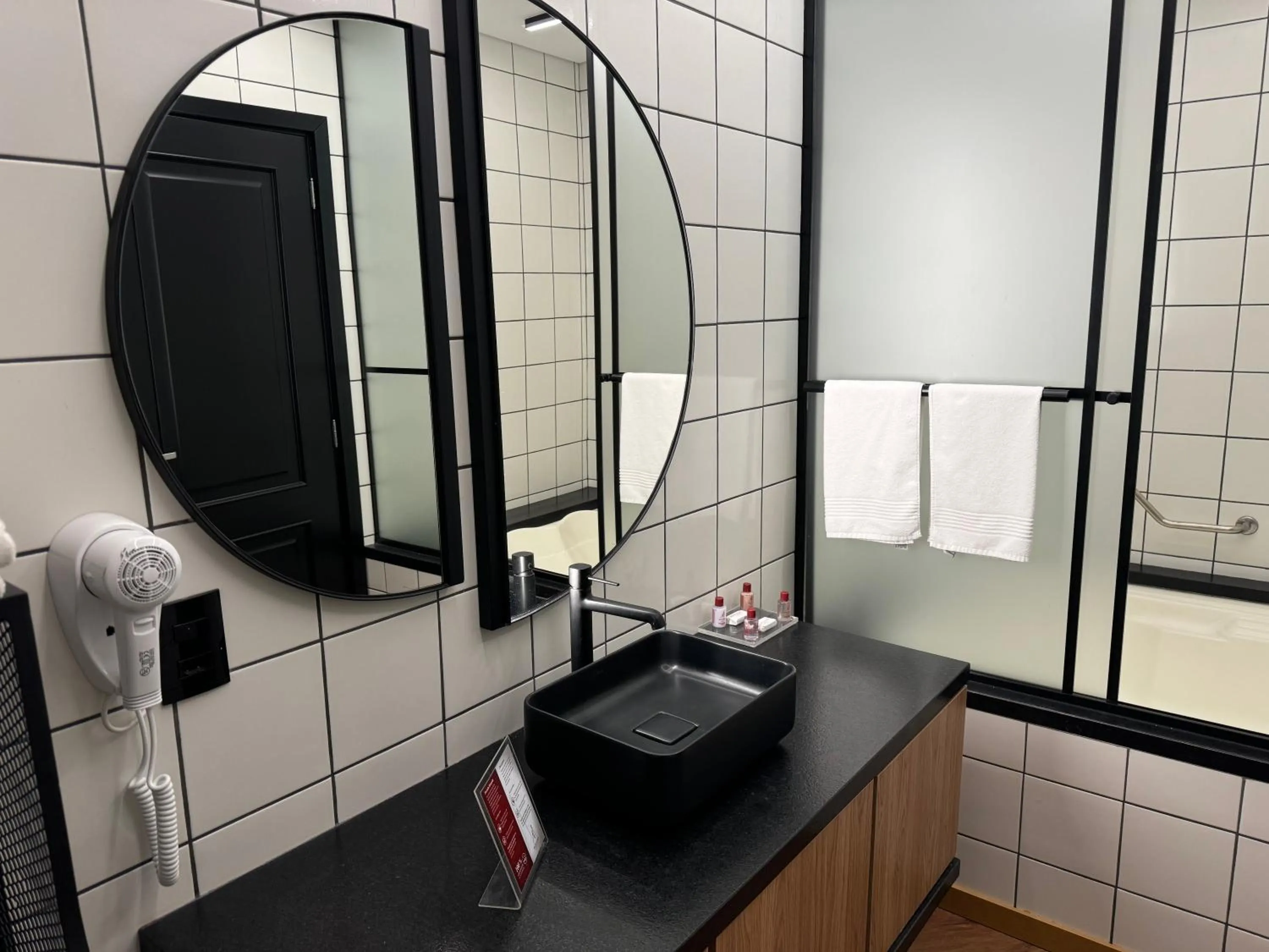 Hot Tub in Mogano Premium Hotel - ELETROPOSTO