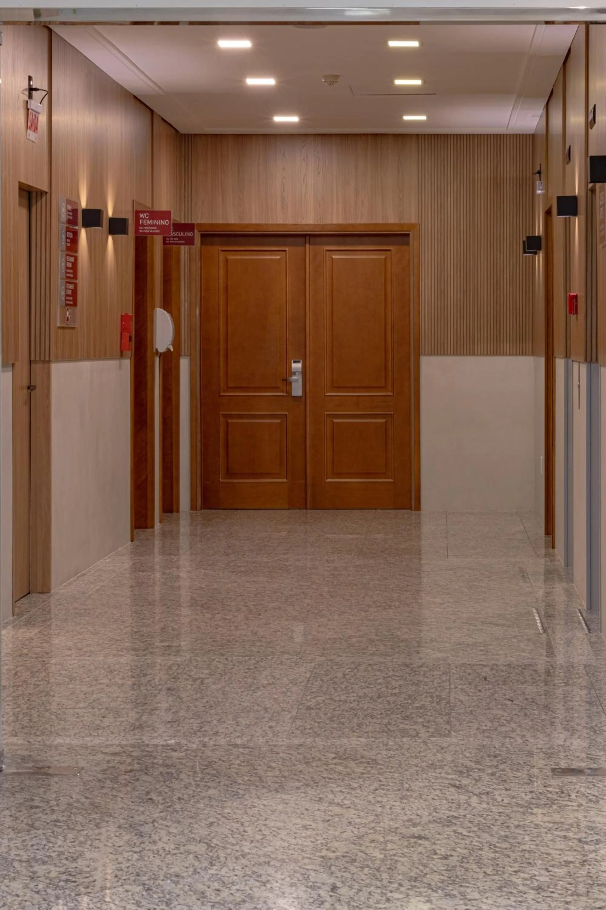 elevator in Mogano Premium Hotel - ELETROPOSTO