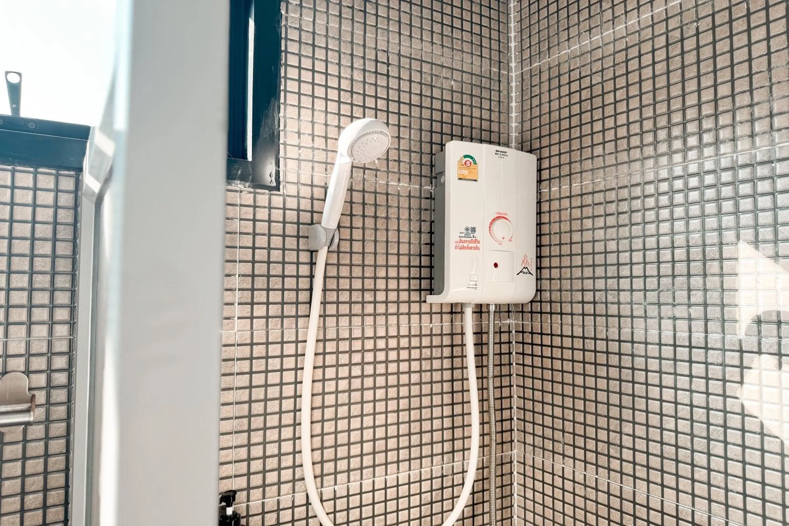 Shower in Smith Hotel