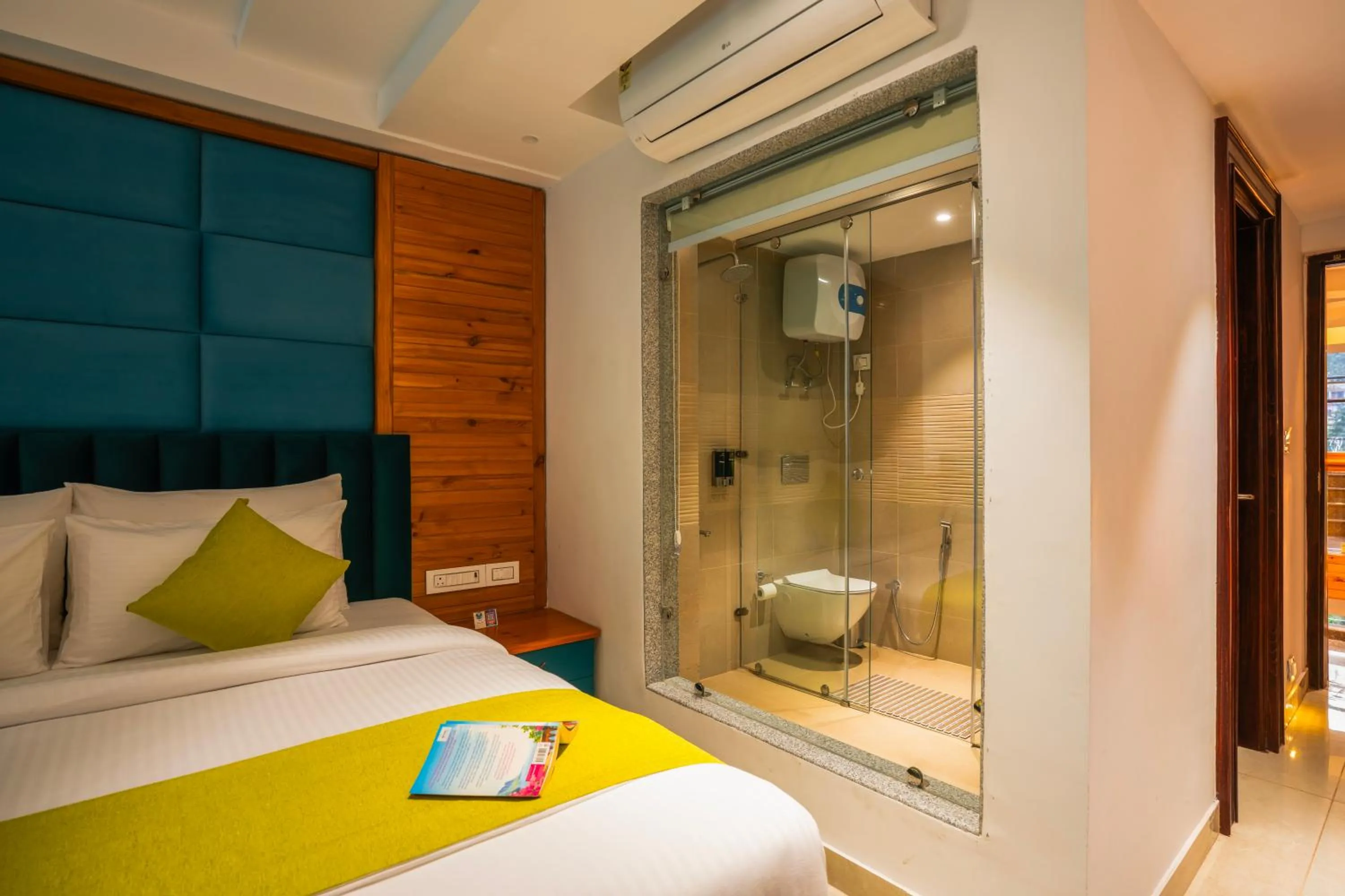 Photo of the whole room in Alt Life Luxe - Himalayan Crown - Dharamkot Mcleodganj