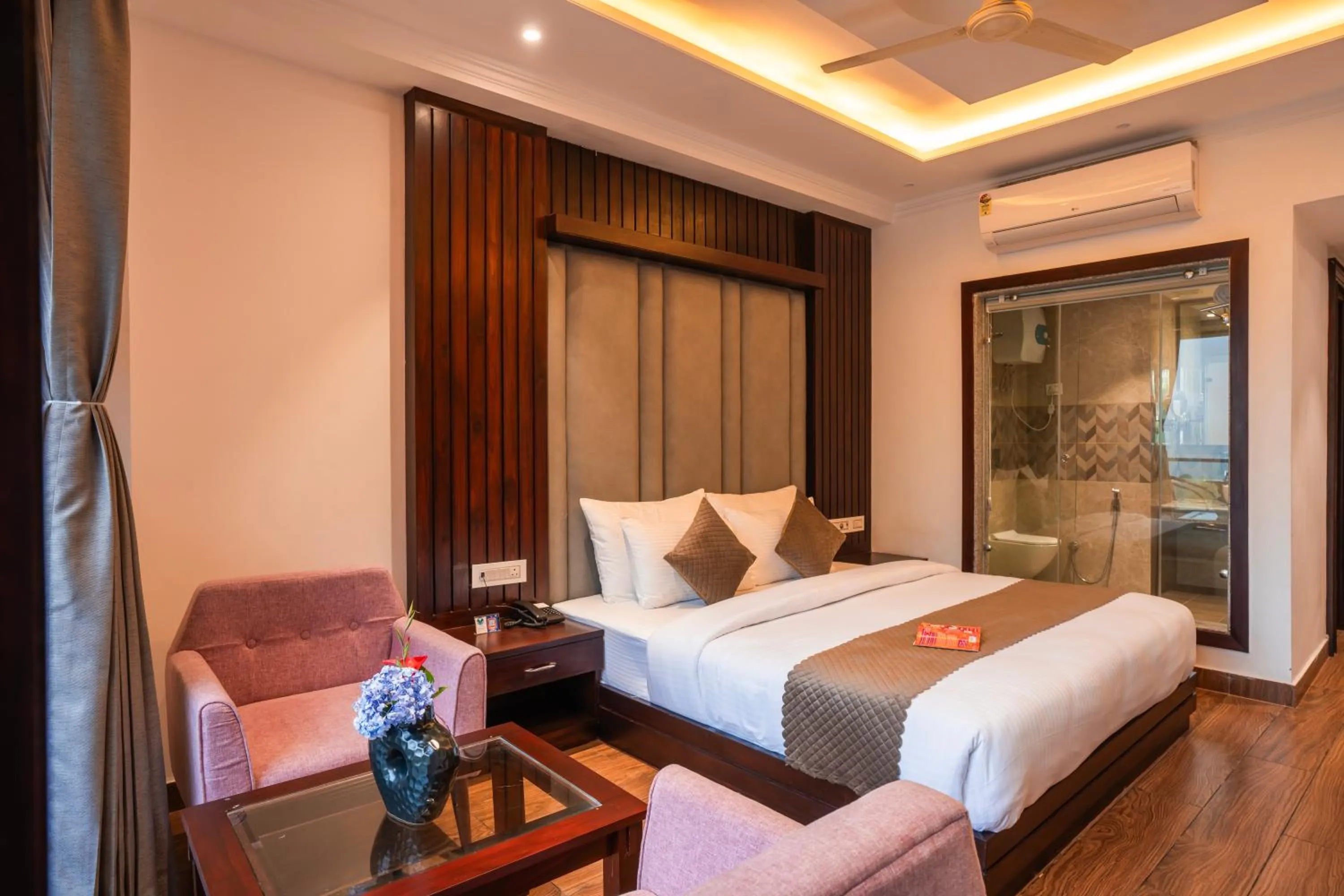 Photo of the whole room in Alt Life Luxe - Himalayan Crown - Dharamkot Mcleodganj