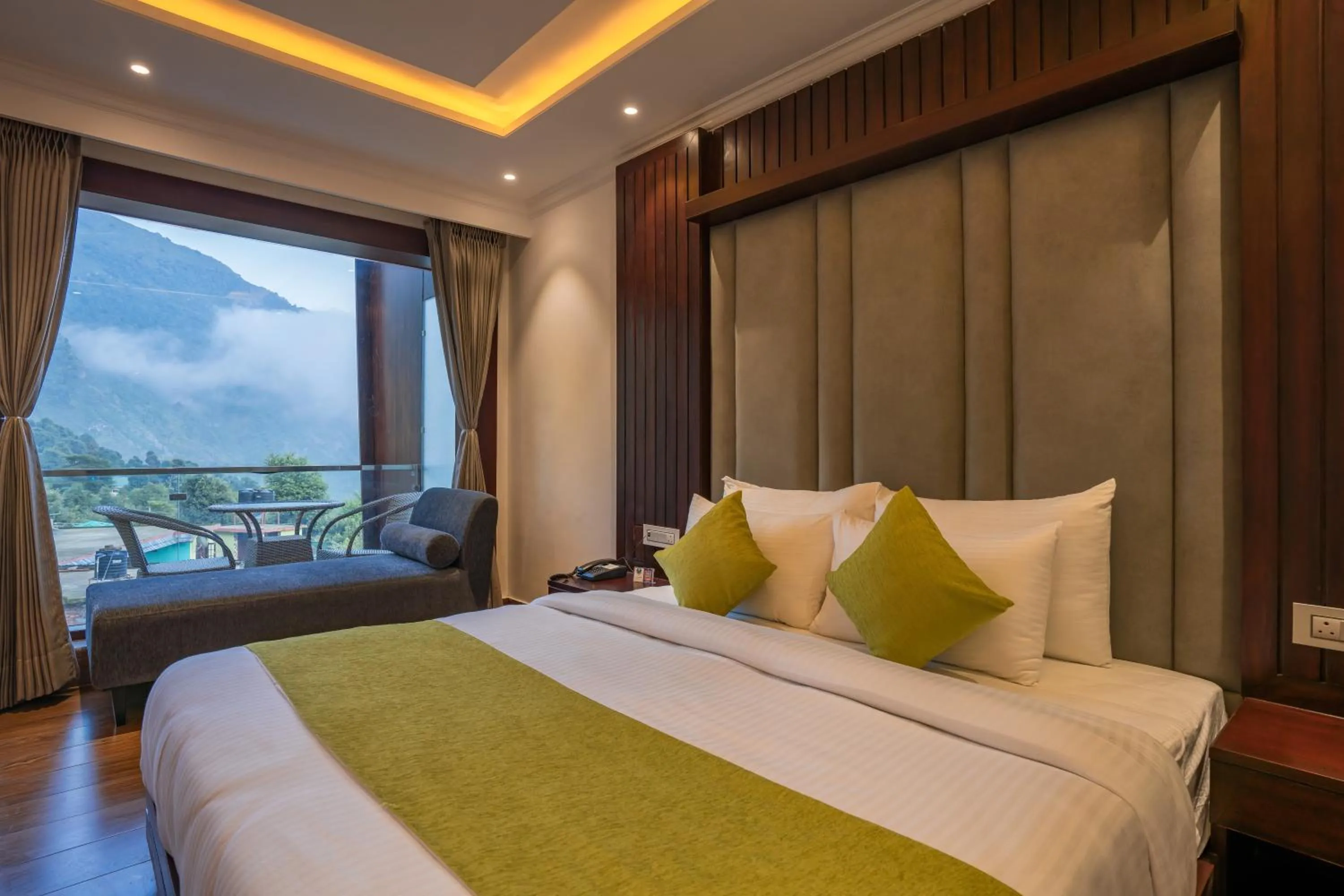 Photo of the whole room in Alt Life Luxe - Himalayan Crown - Dharamkot Mcleodganj