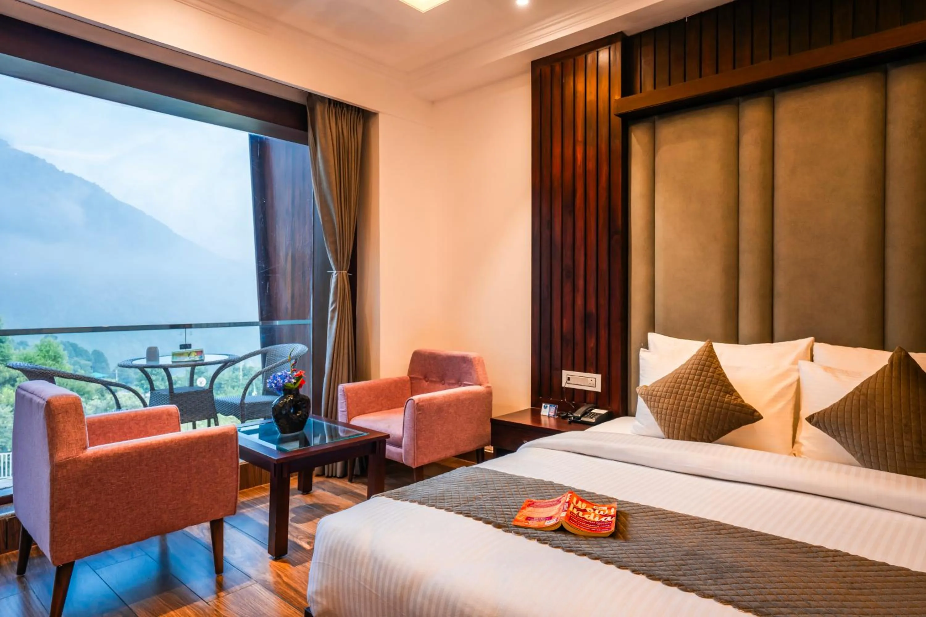 Photo of the whole room in Alt Life Luxe - Himalayan Crown - Dharamkot Mcleodganj