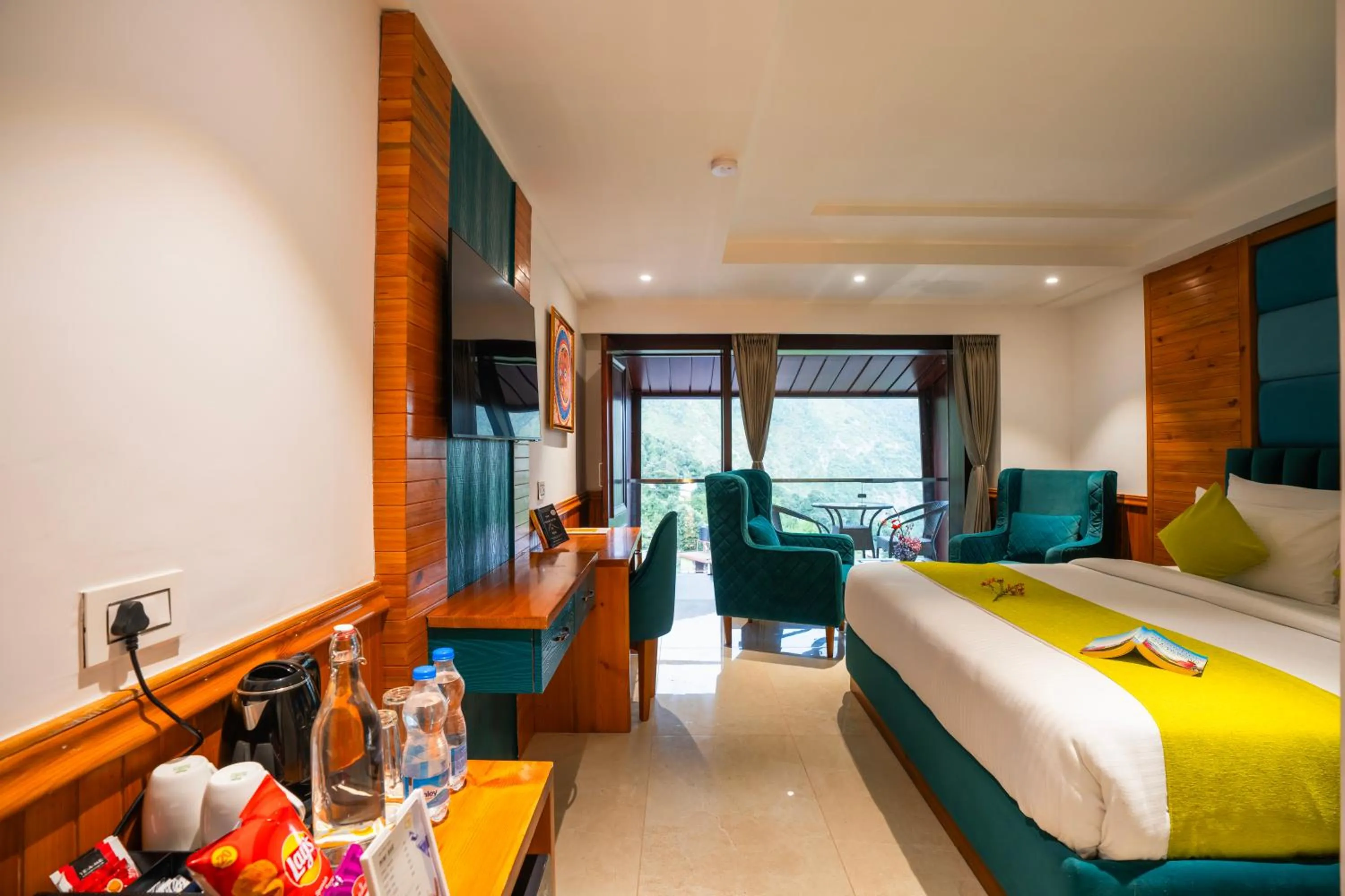 Photo of the whole room in Alt Life Luxe - Himalayan Crown - Dharamkot Mcleodganj