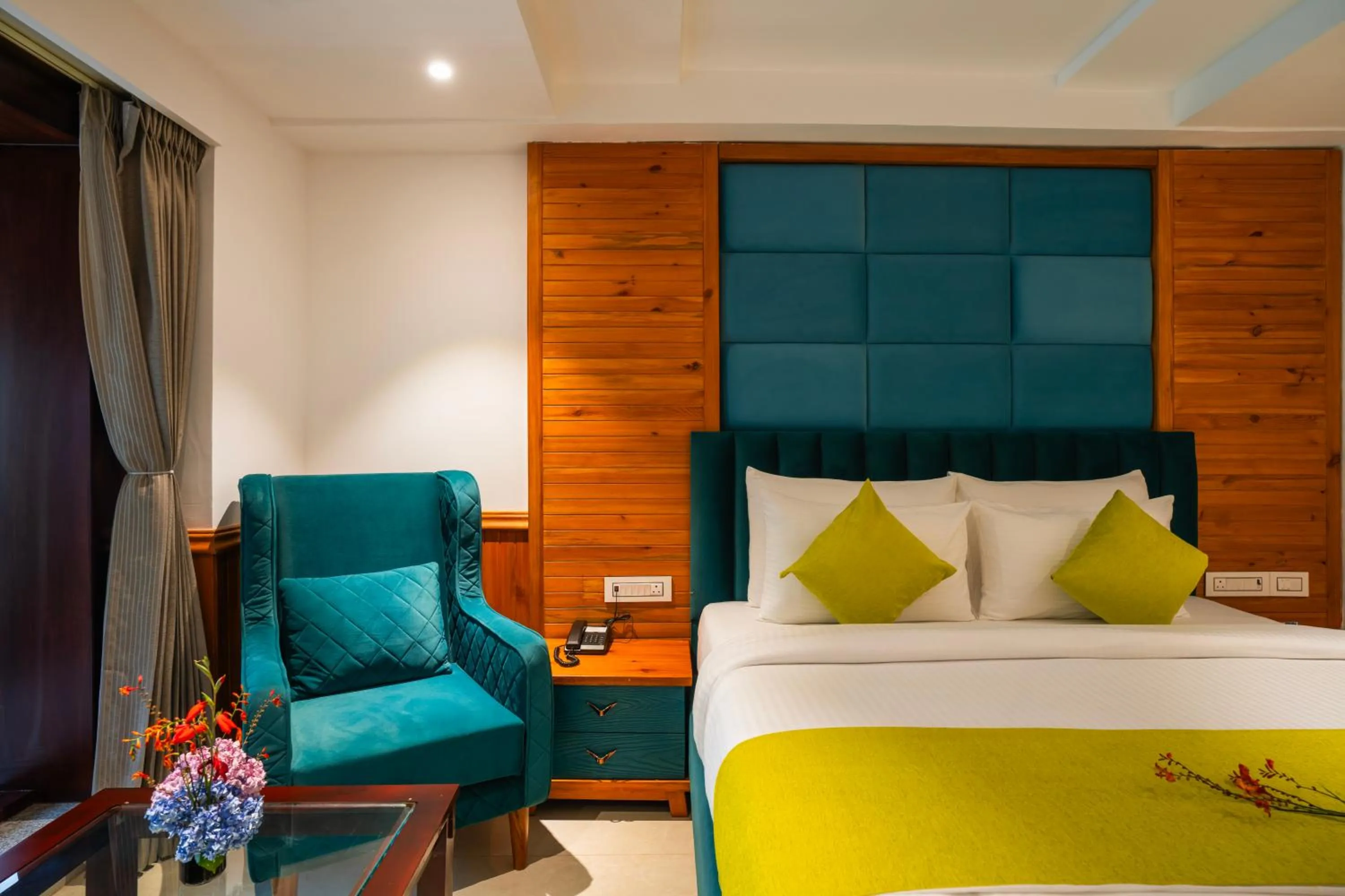 Photo of the whole room in Alt Life Luxe - Himalayan Crown - Dharamkot Mcleodganj