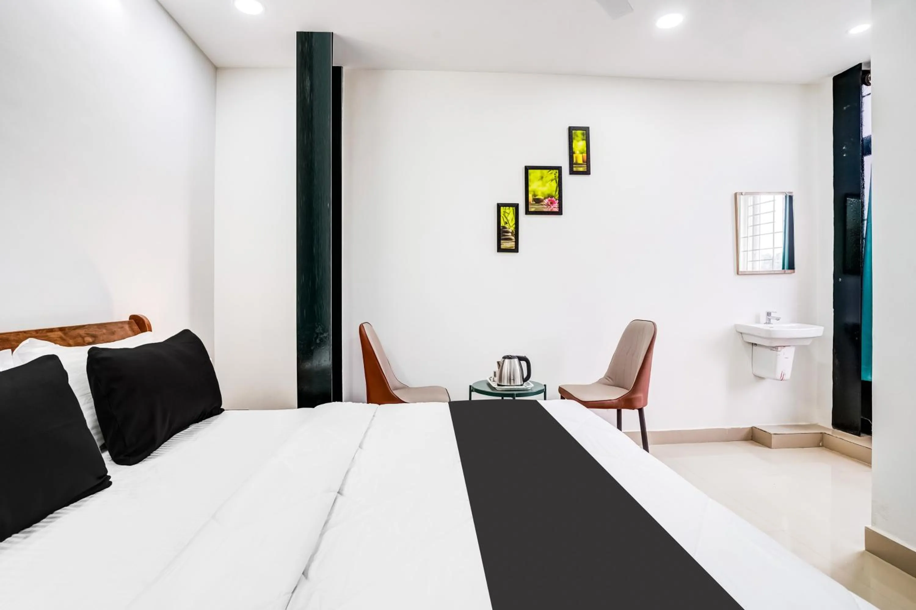 Bedroom, Bed in Super Hotel O HMR Inn