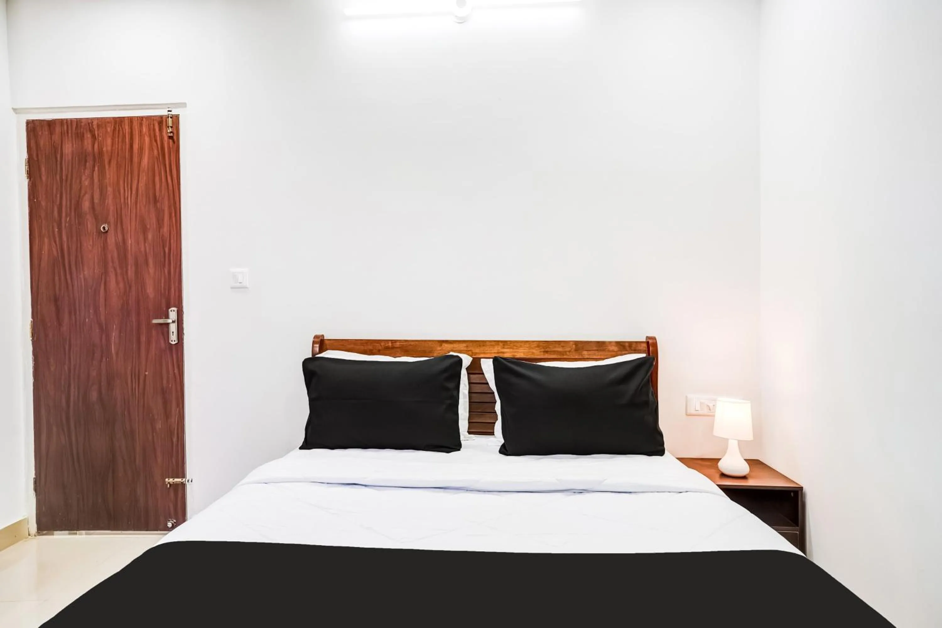 Bedroom, Bed in Super Hotel O HMR Inn