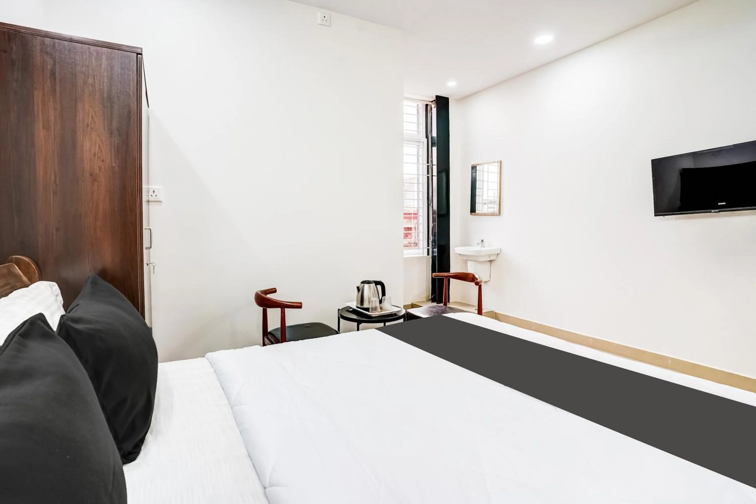 Bedroom, Bed in Super Hotel O HMR Inn