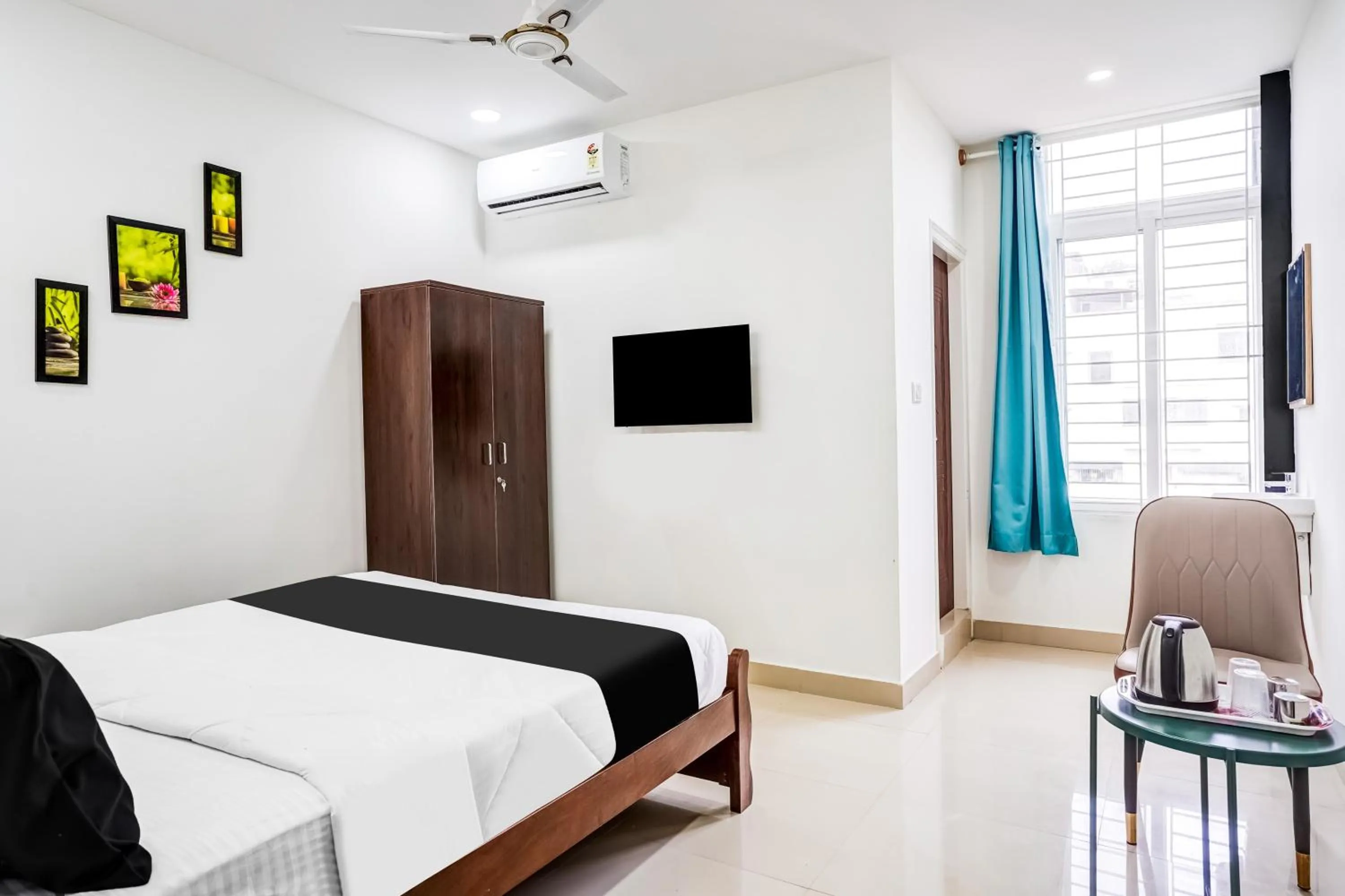 Bedroom, Bed in Super Hotel O HMR Inn