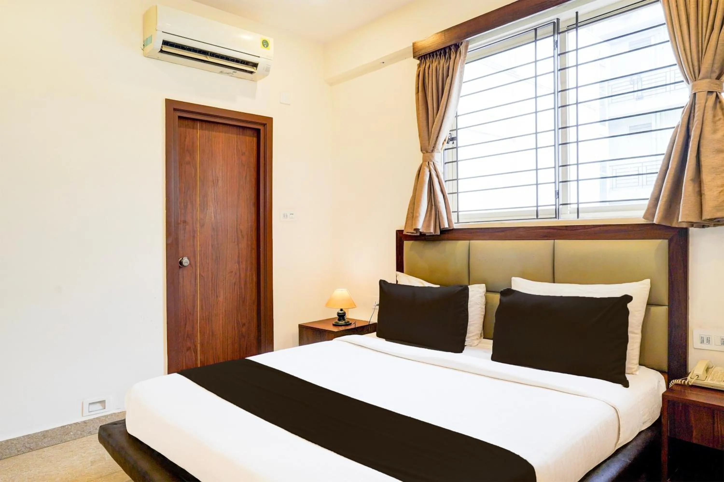 Bedroom, Bed in Super Hotel O Coastal Grand Hotel and Resorts