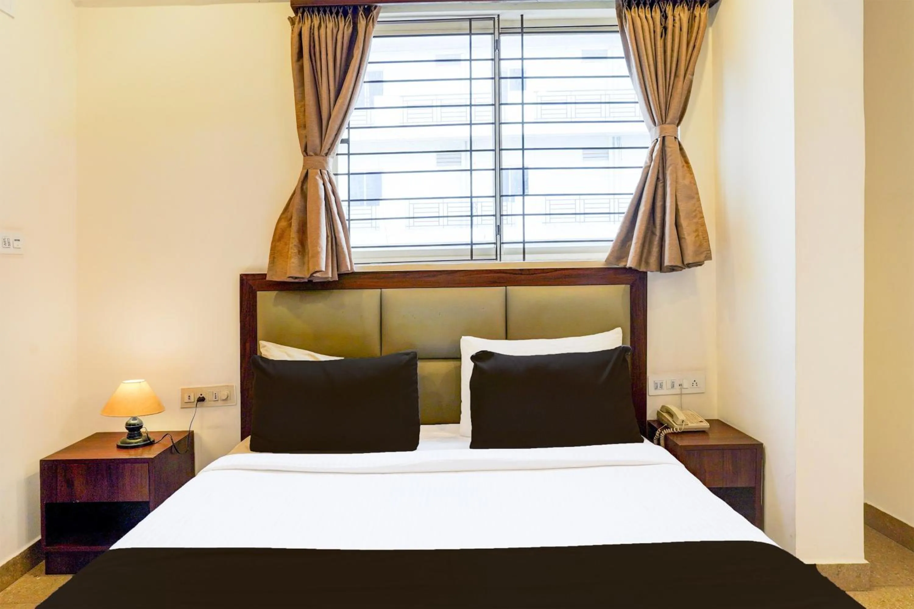 Bedroom, Bed in Super Hotel O Coastal Grand Hotel and Resorts