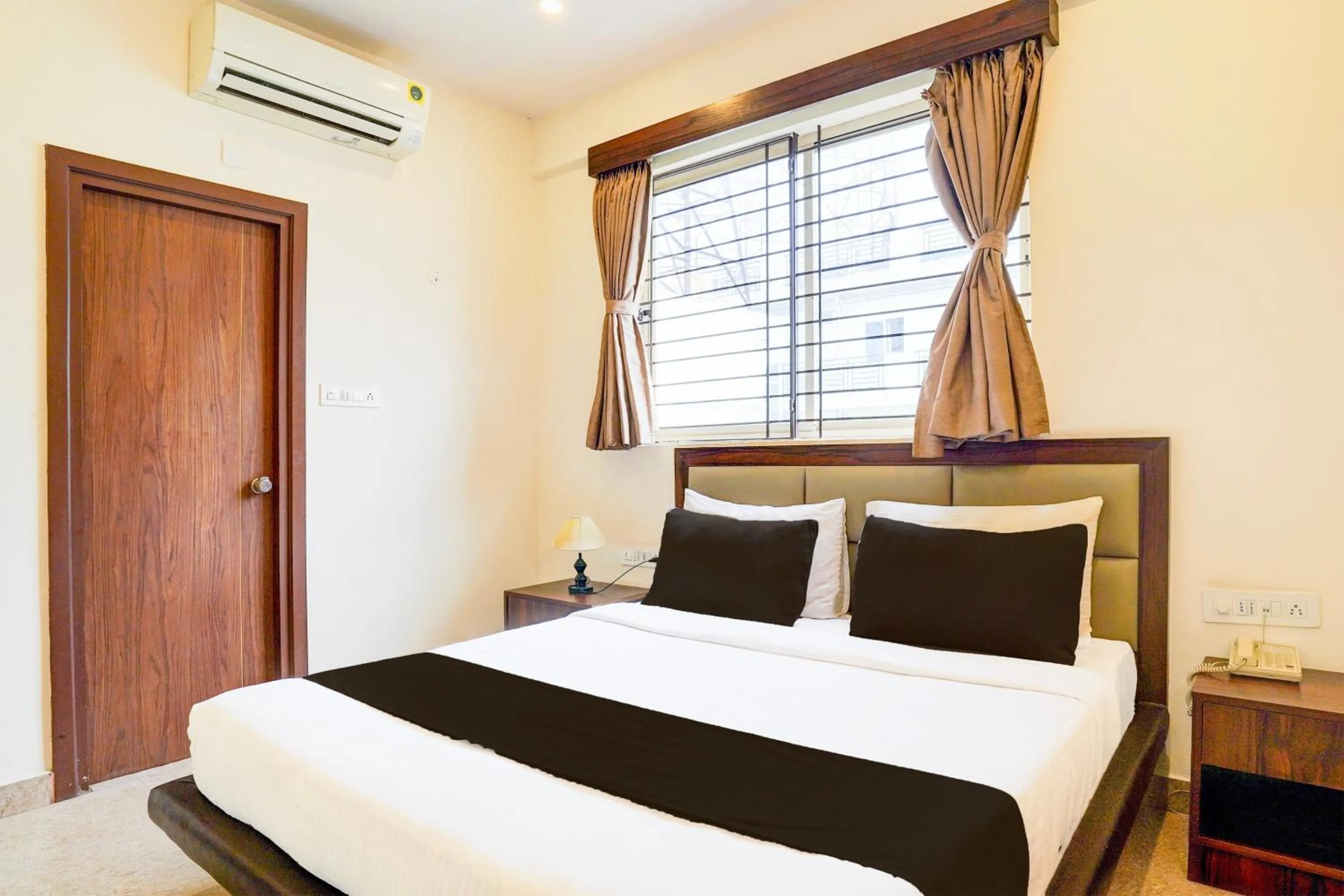 Bedroom, Bed in Super Hotel O Coastal Grand Hotel and Resorts