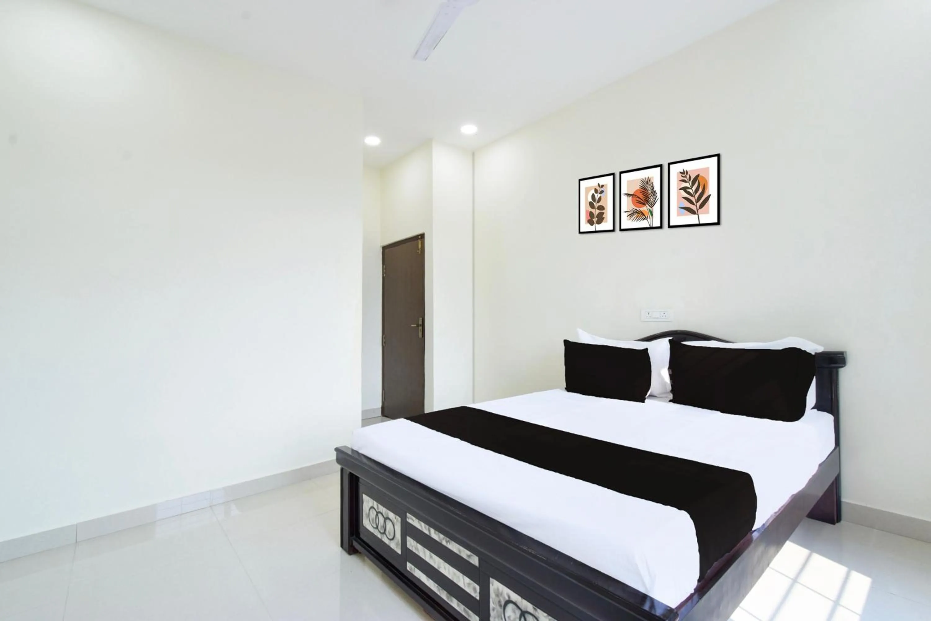 Bedroom in HOTEL RKS Near by Narsingi