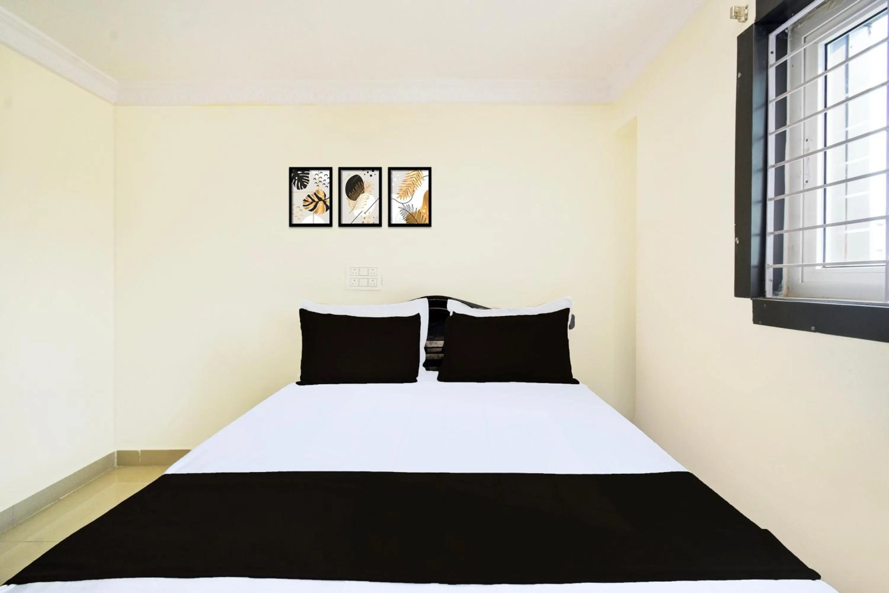 Lobby or reception, Bed in HOTEL RKS Near by Narsingi