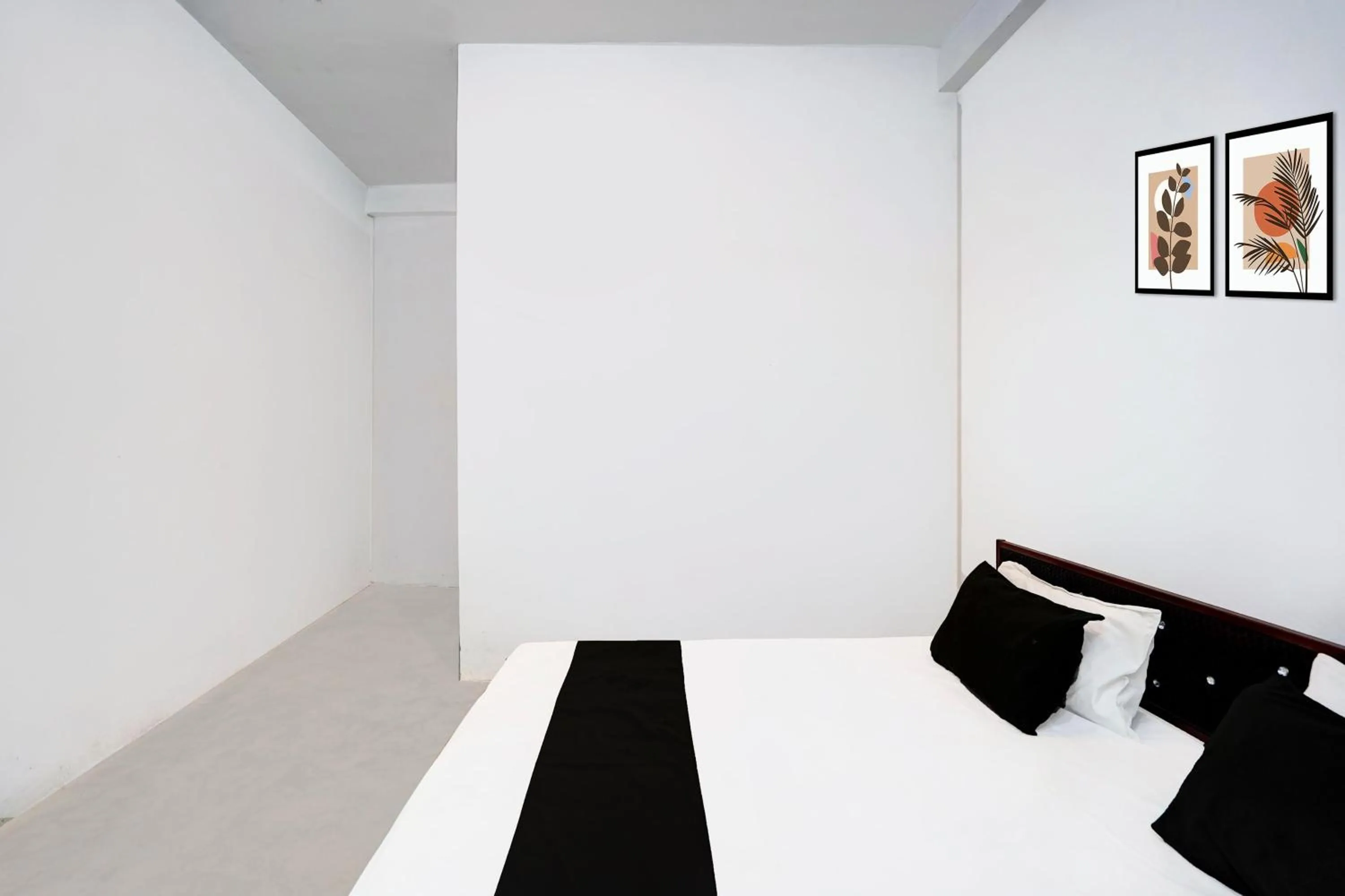 Bedroom in SPOT ON by OYO Hotel Lakshya Ghatampur