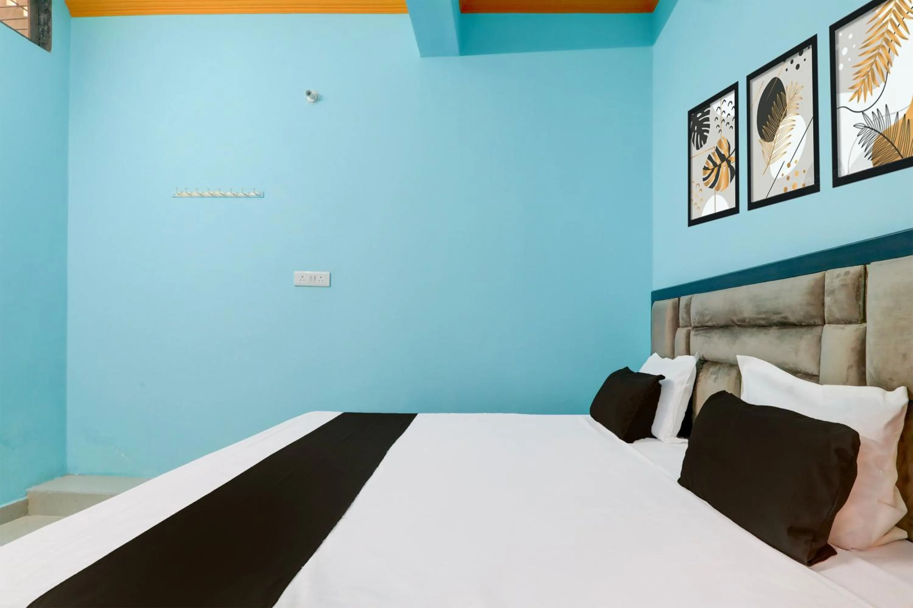 Lobby or reception, Bed in Hotel O SK