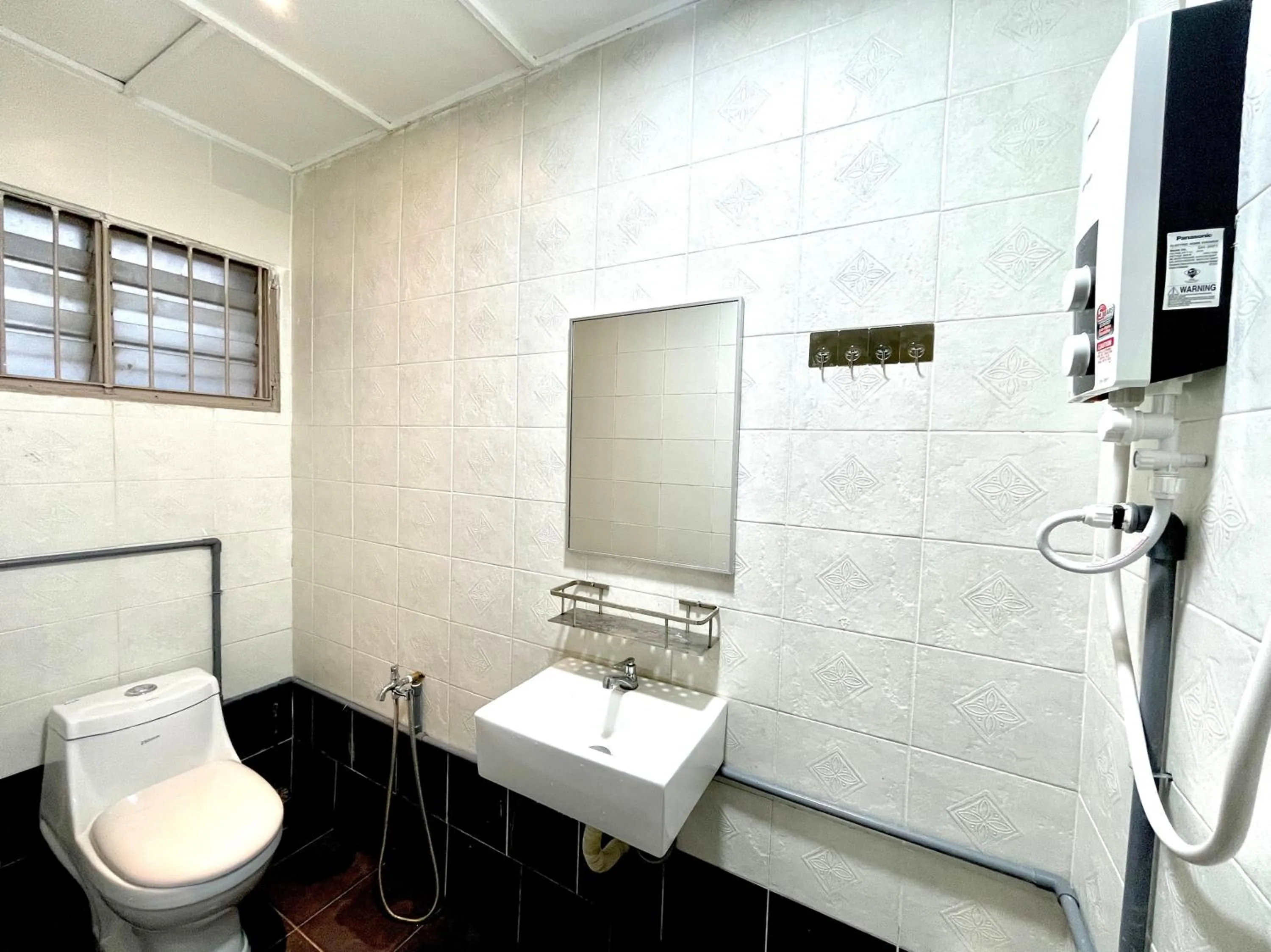 Bathroom in Hotel O S Homestay Premium