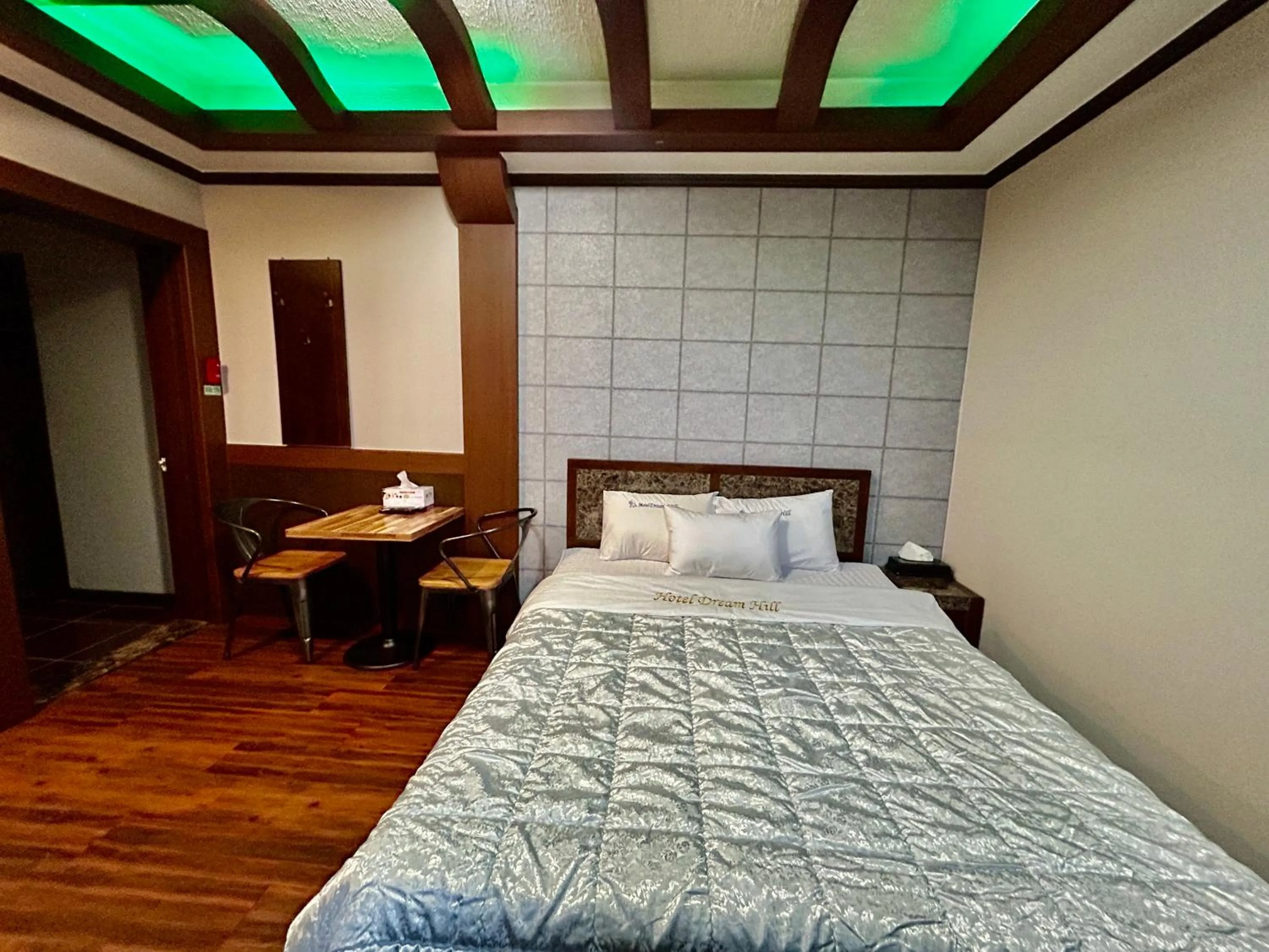 Bed in Dreamhill motel