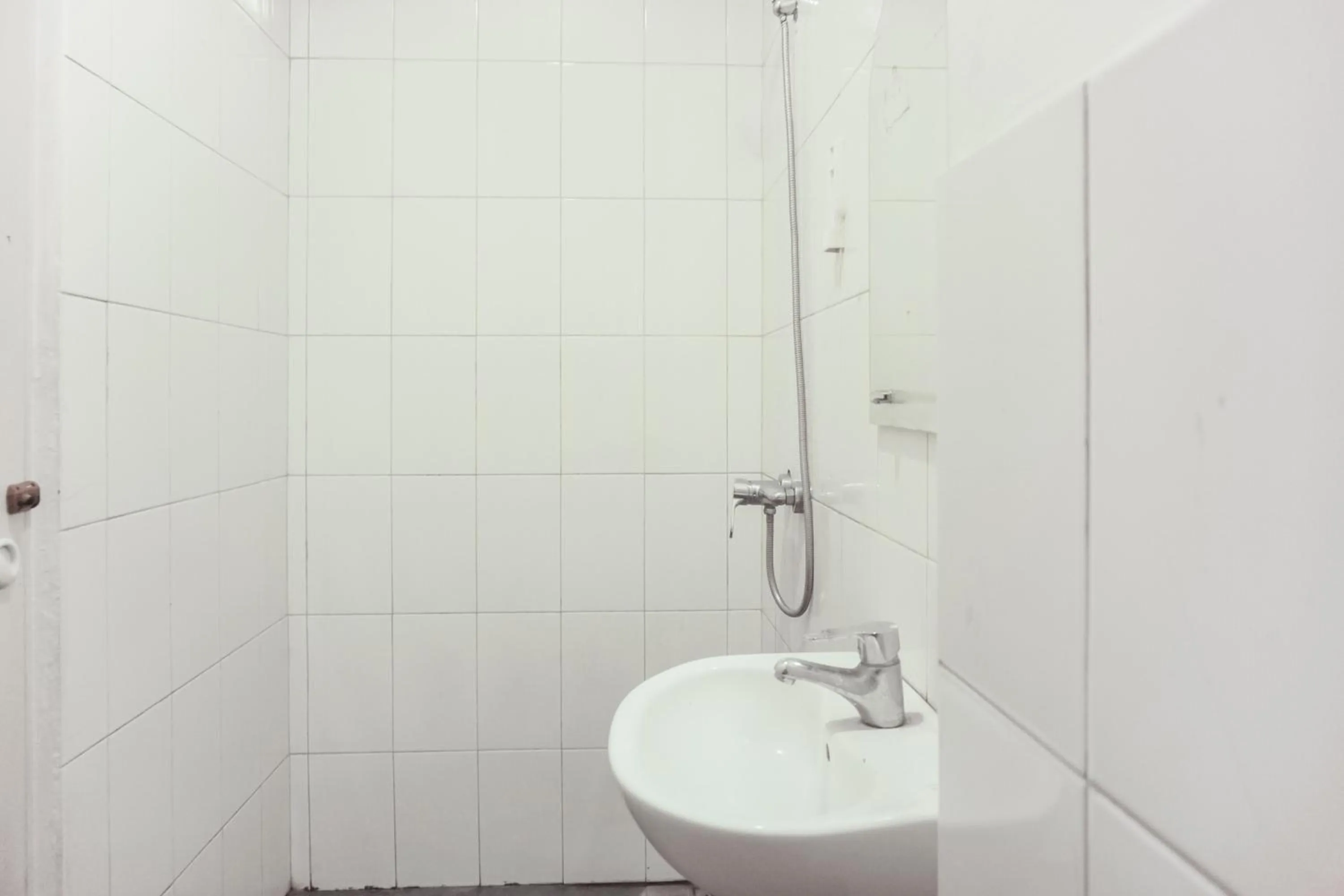 Bathroom in Collection O Bukit Kecil Near Palembang Indah Mall Formerly Hostel 77