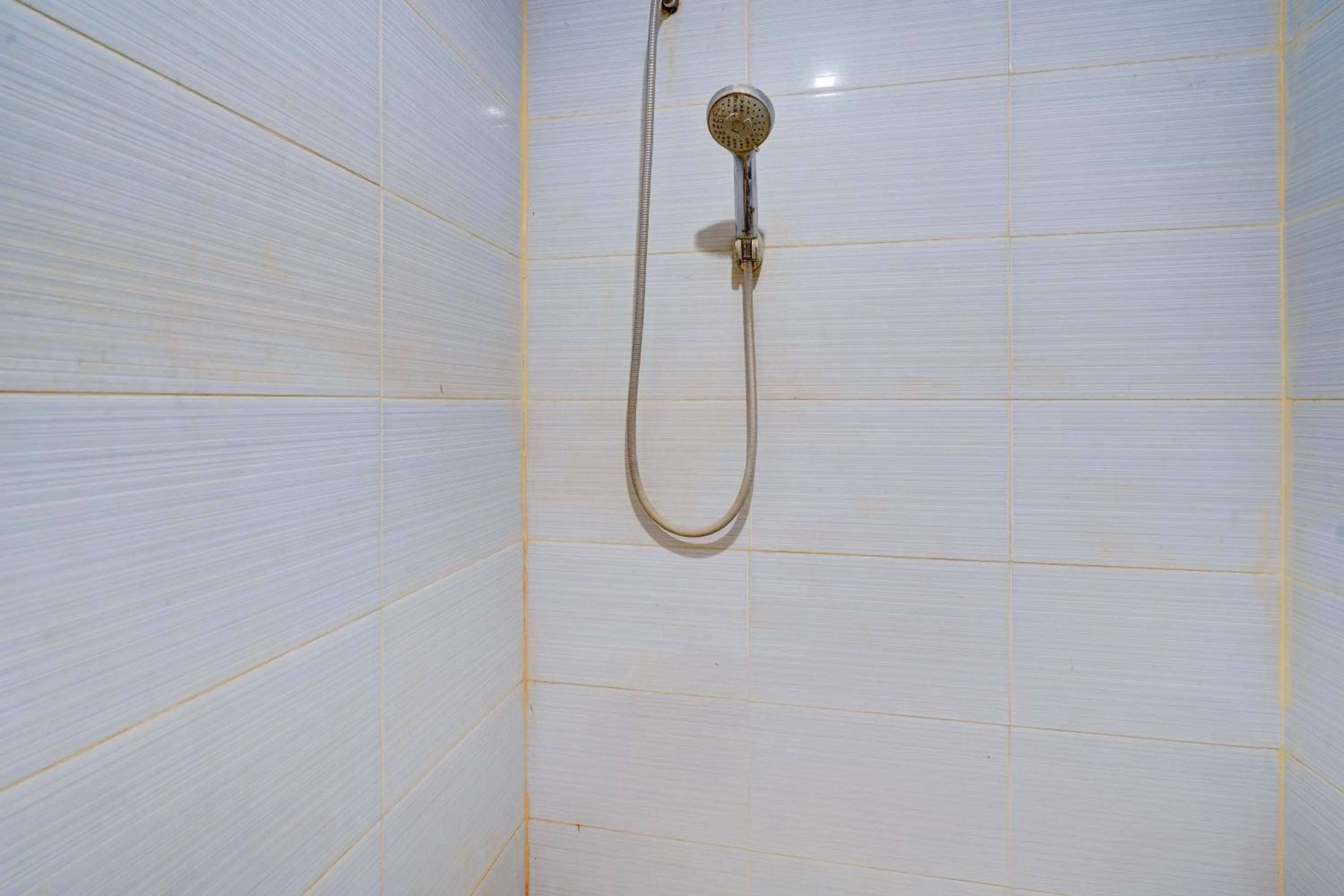 Bathroom in Collection O Cirebon Near Grage Mall Cirebon Formerly Rumah Suka