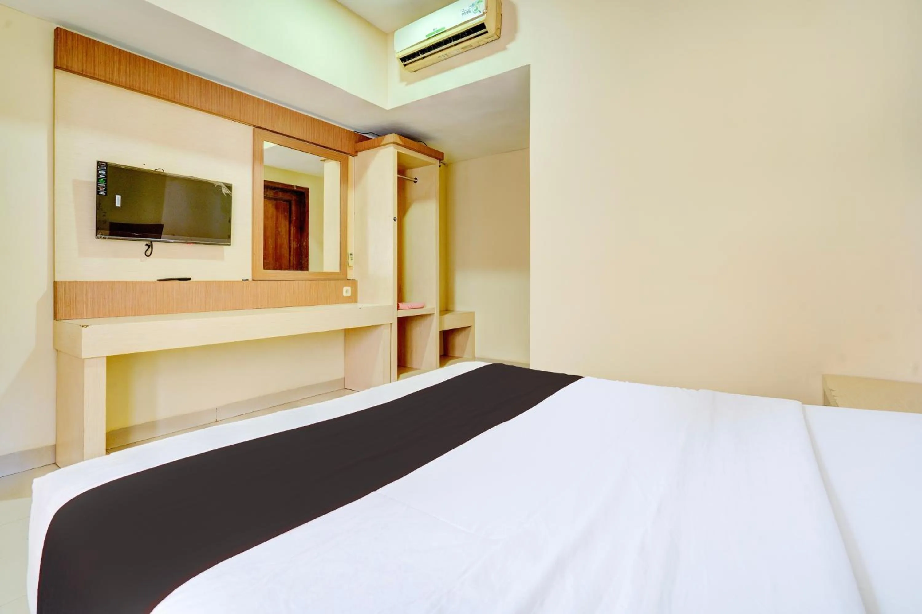 Bedroom in Collection O Cirebon Near Grage Mall Cirebon Formerly Rumah Suka