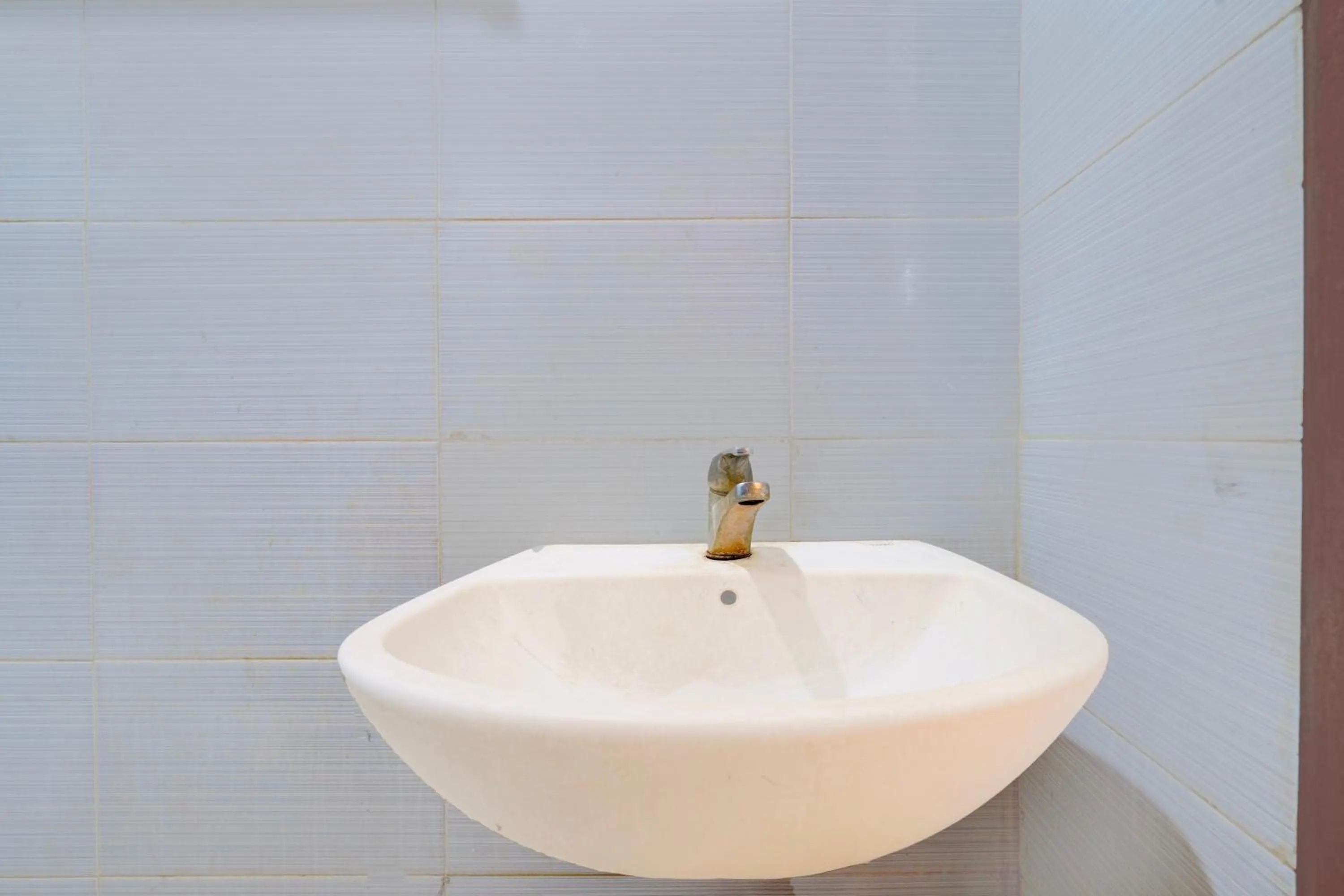 Bathroom in Collection O Cirebon Near Grage Mall Cirebon Formerly Rumah Suka