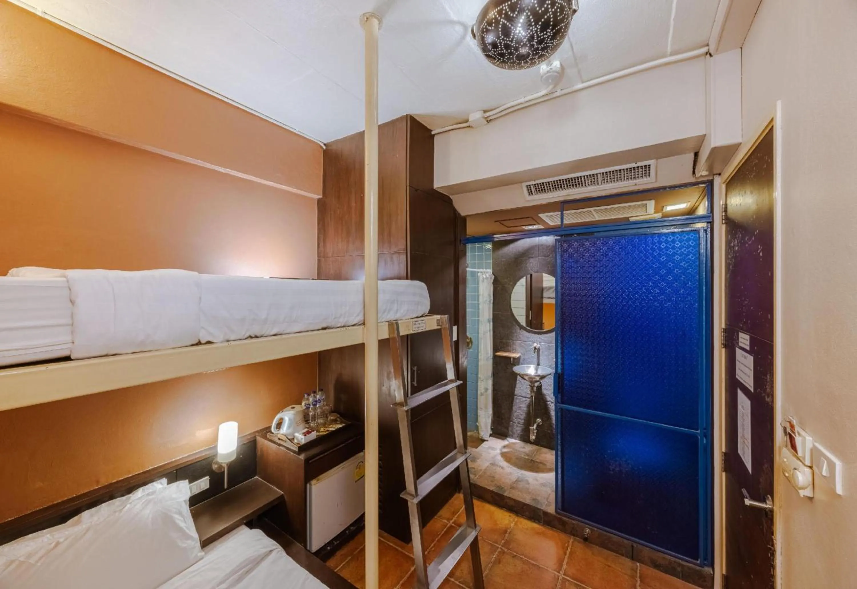 Photo of the whole room, Bed in Collection O Diamond House Khaosan