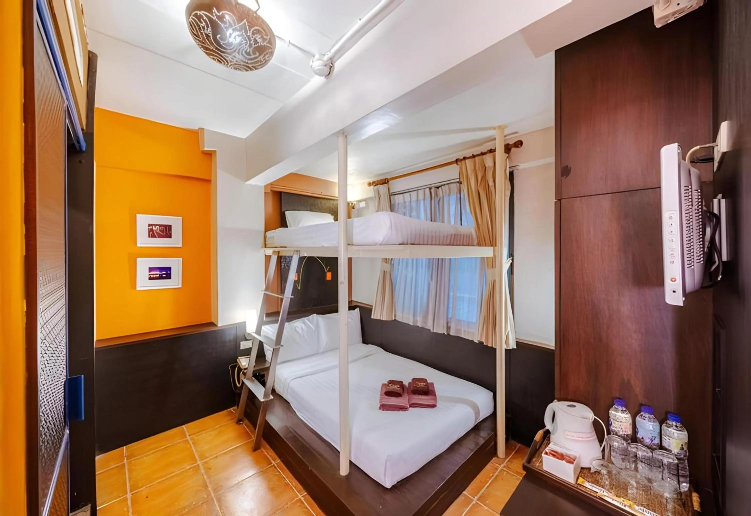 Photo of the whole room, Bed in Collection O Diamond House Khaosan