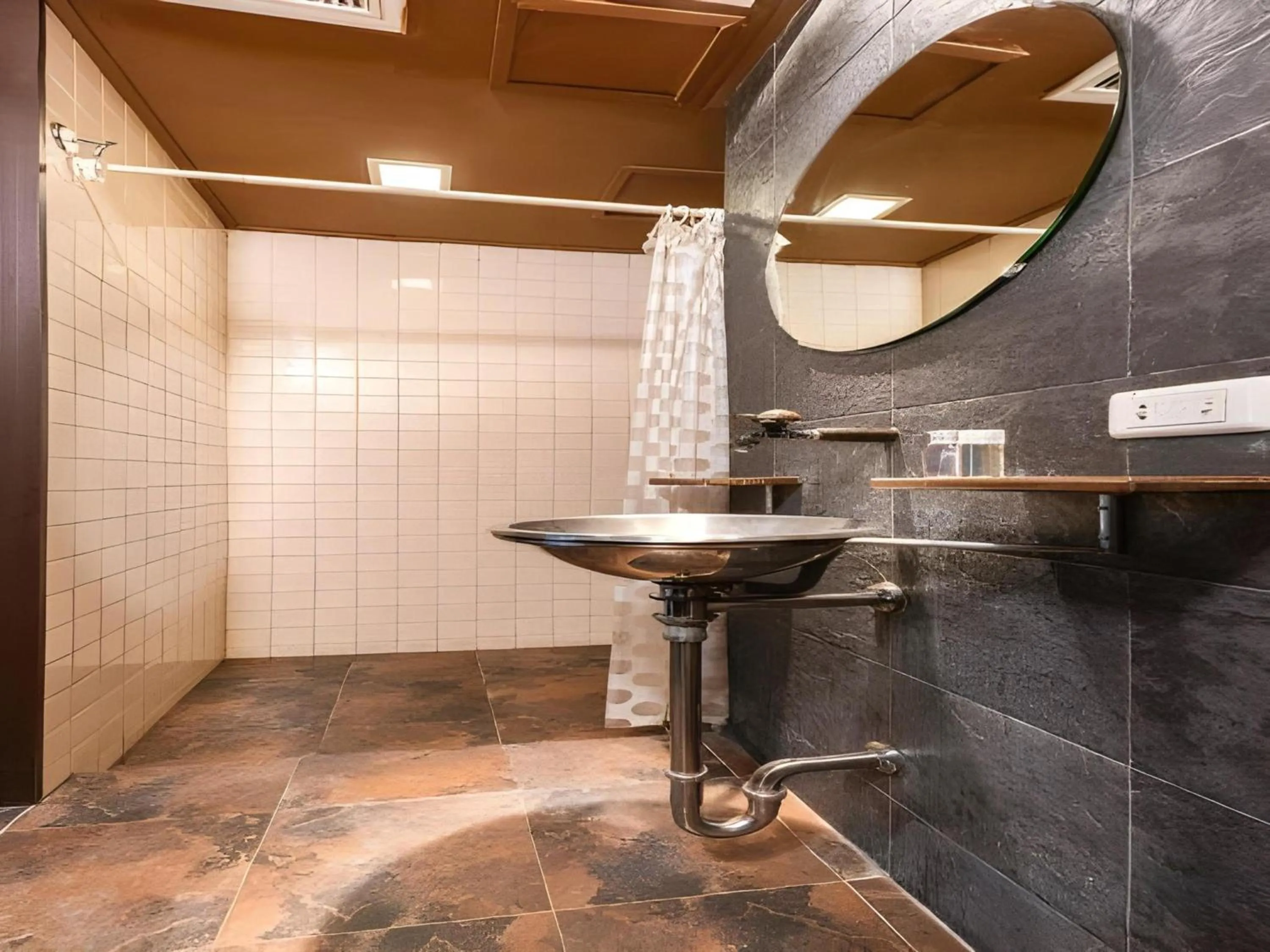 Bathroom in Collection O Diamond House Khaosan