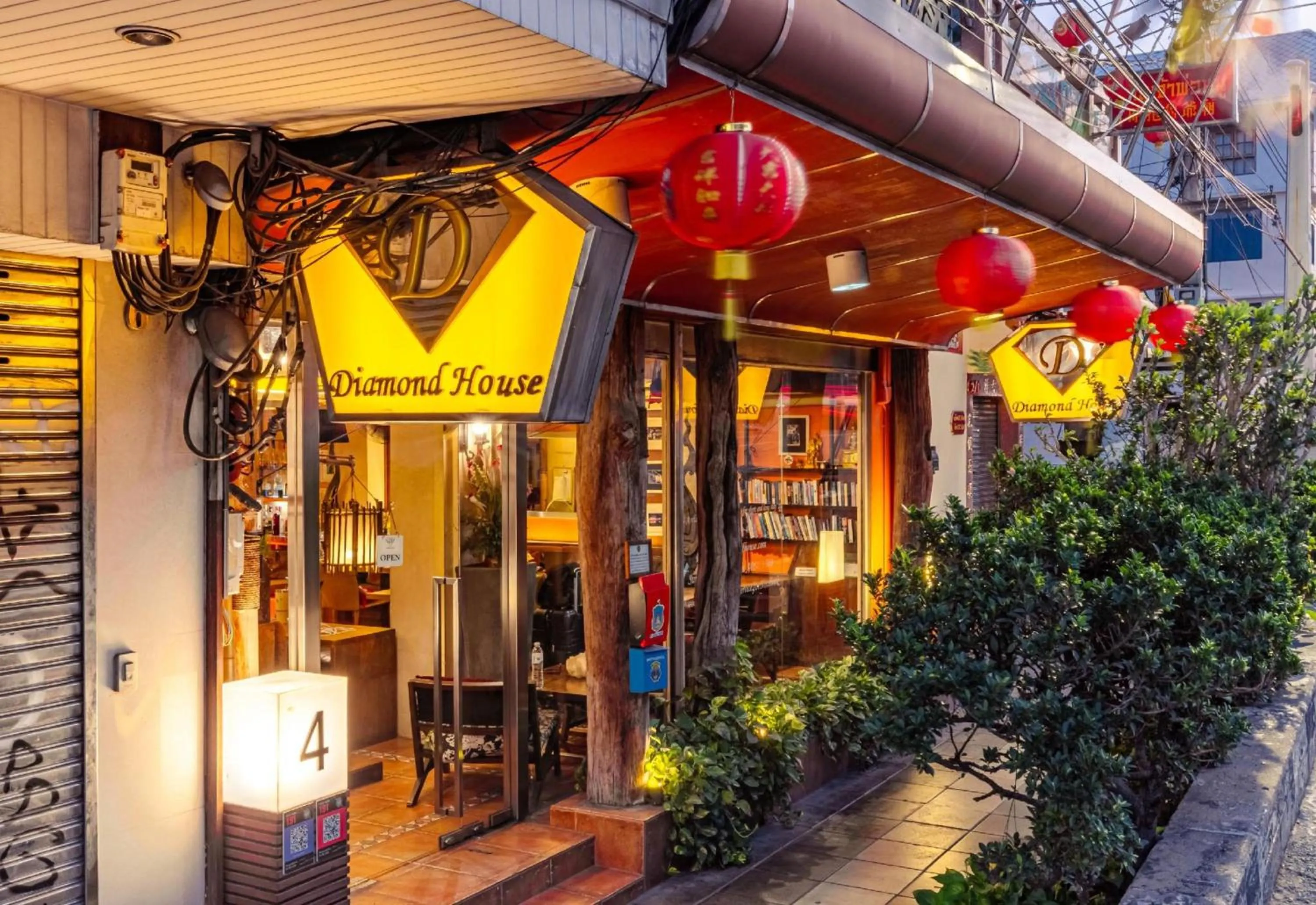 Restaurant/places to eat in Collection O Diamond House Khaosan