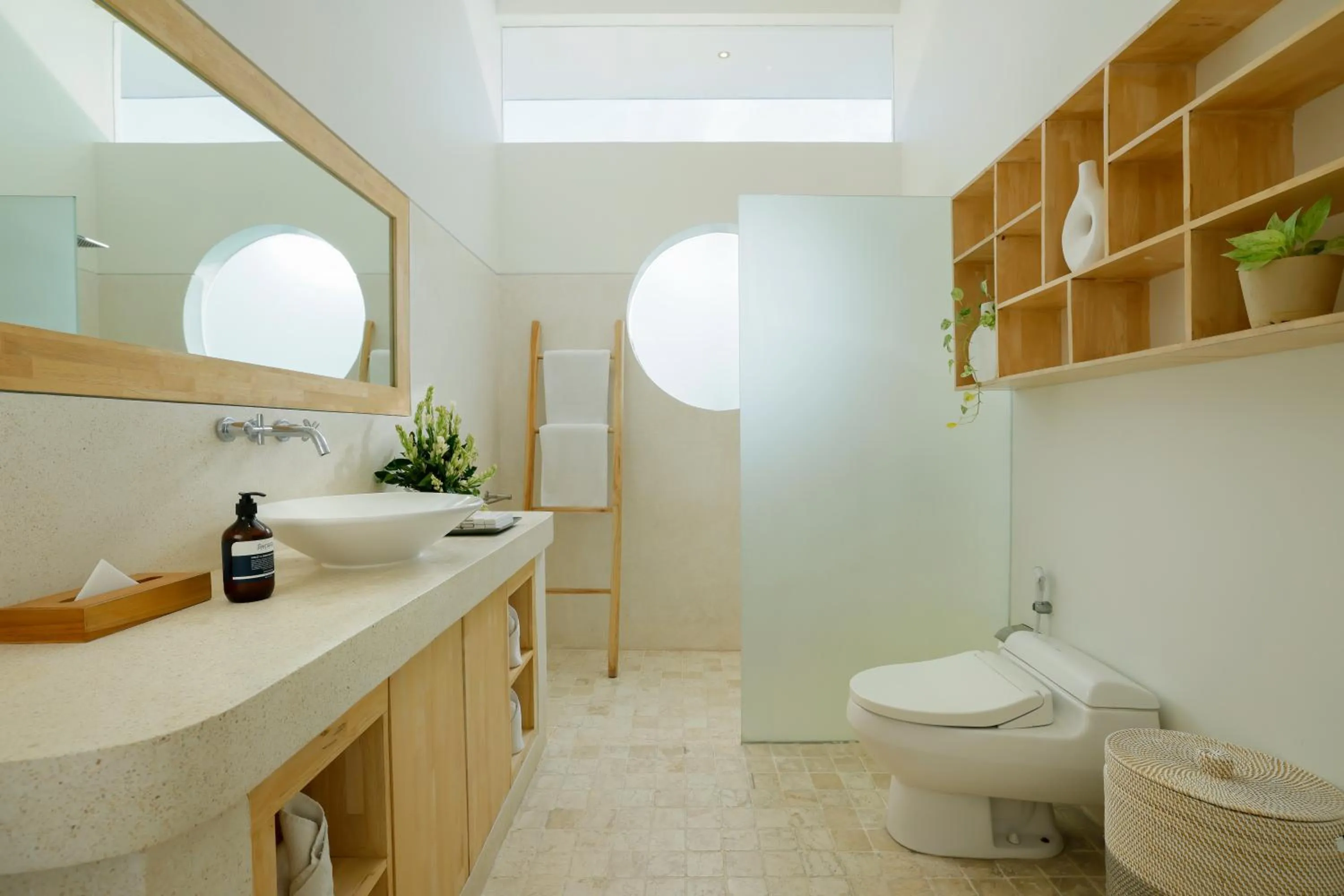 Bathroom in The Suar Sanur by Nakula