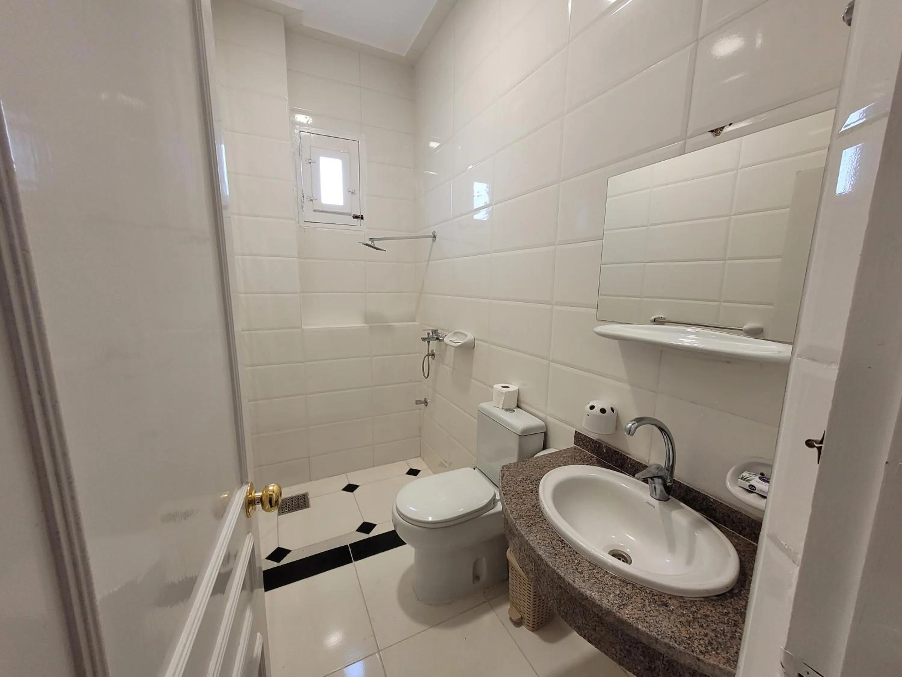 Shower in Sharqotel Luxor