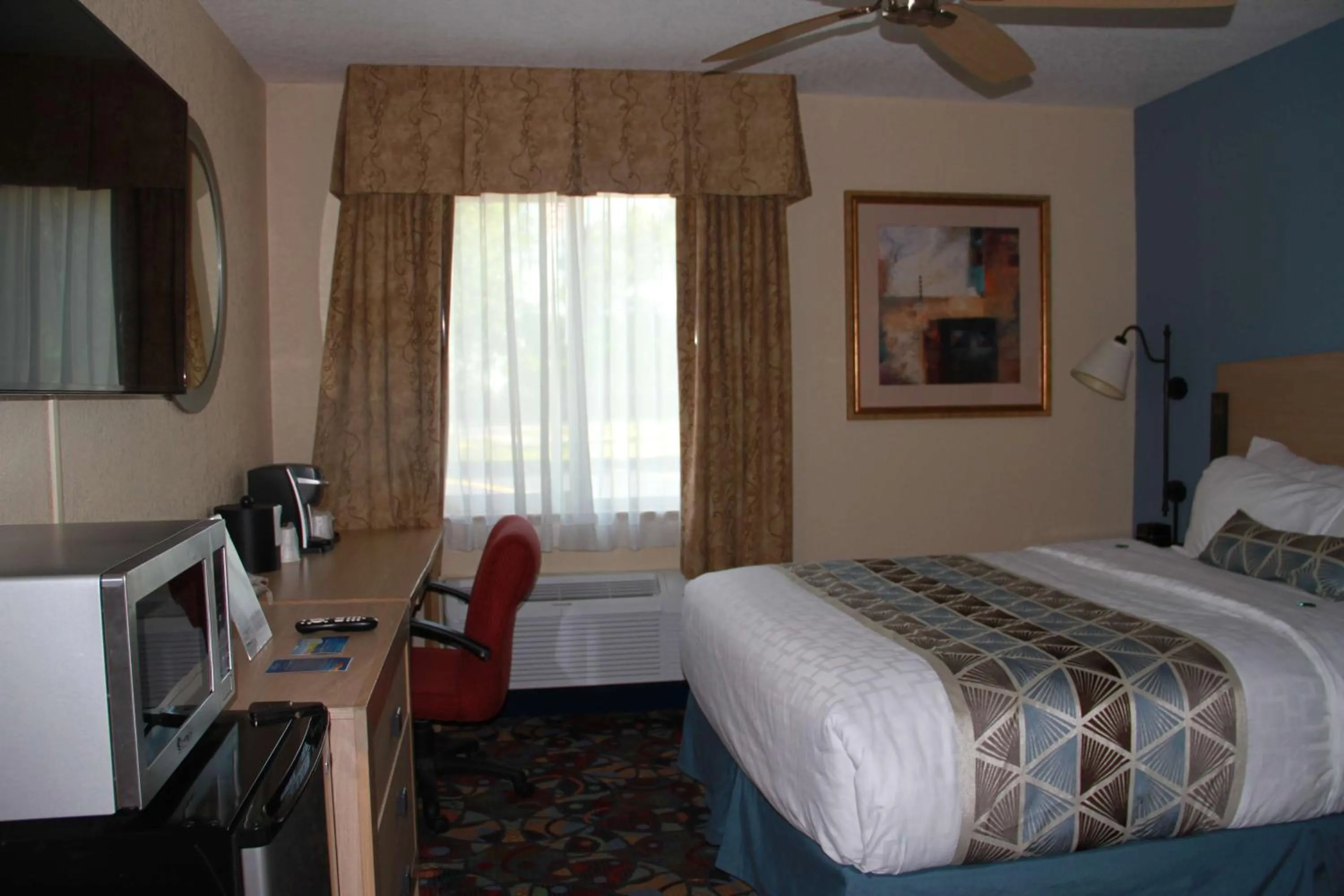 Photo of the whole room, Bed in Baymont by Wyndham Stevens Point