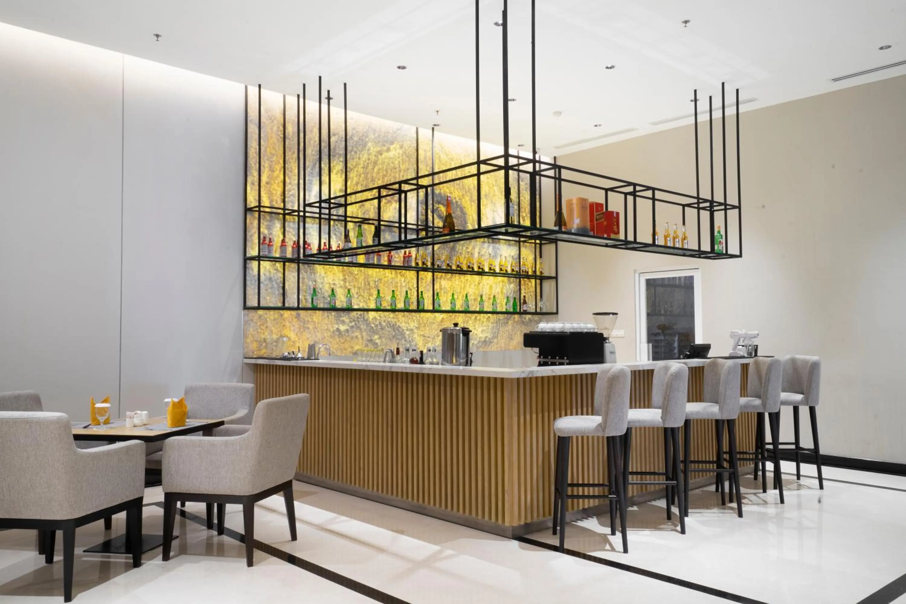 Restaurant/places to eat in Golden Tulip Pontianak