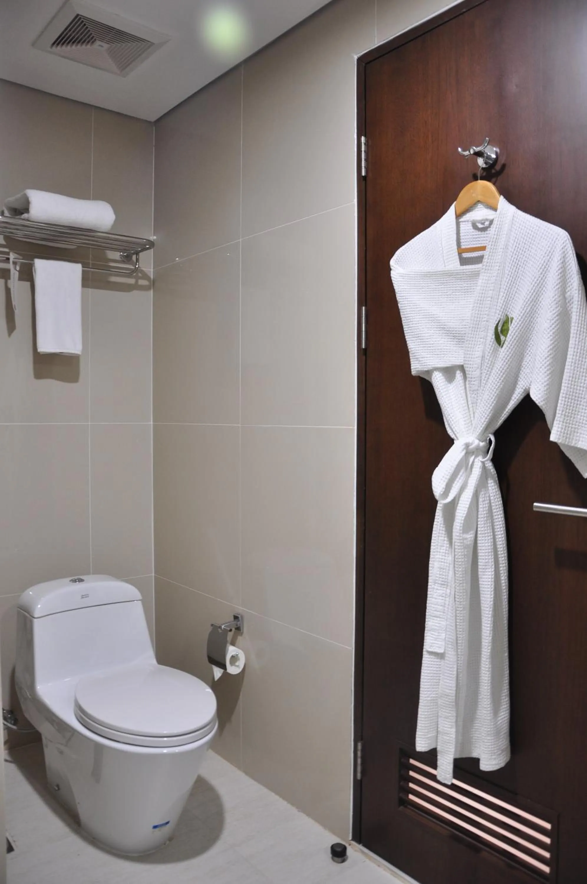 Bathroom in Golden Tulip Pontianak