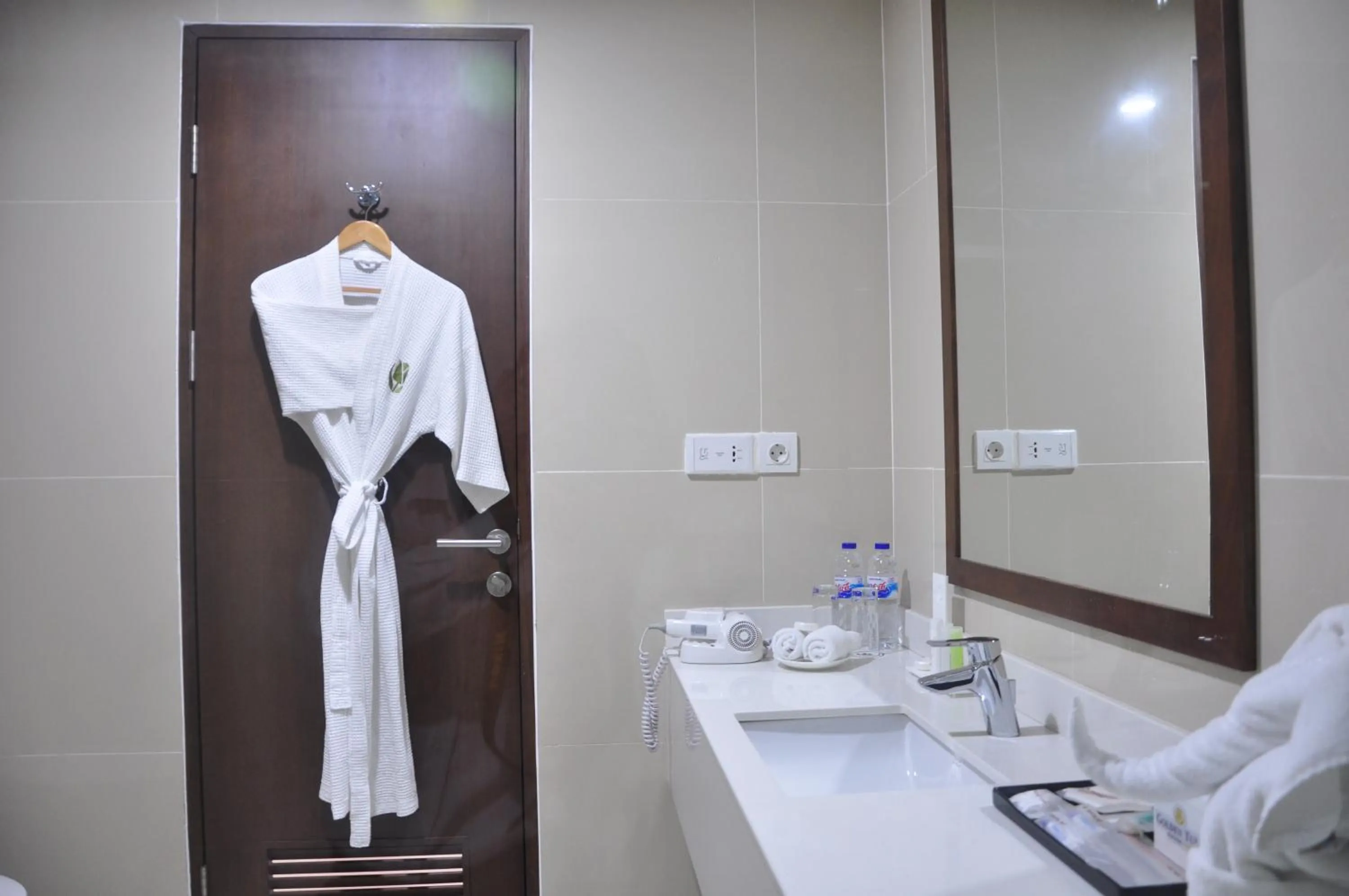 Bathroom in Golden Tulip Pontianak