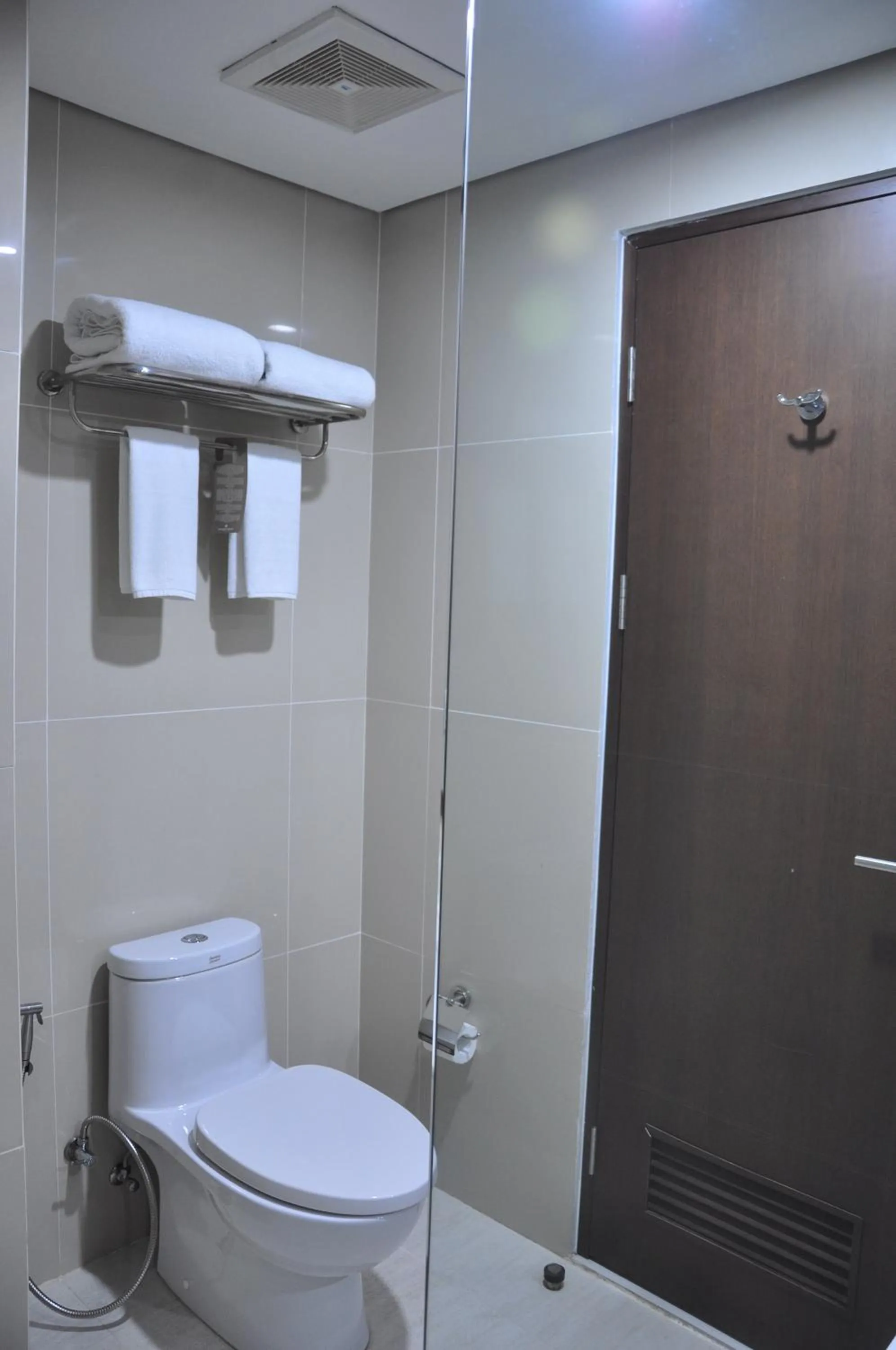 Bathroom in Golden Tulip Pontianak