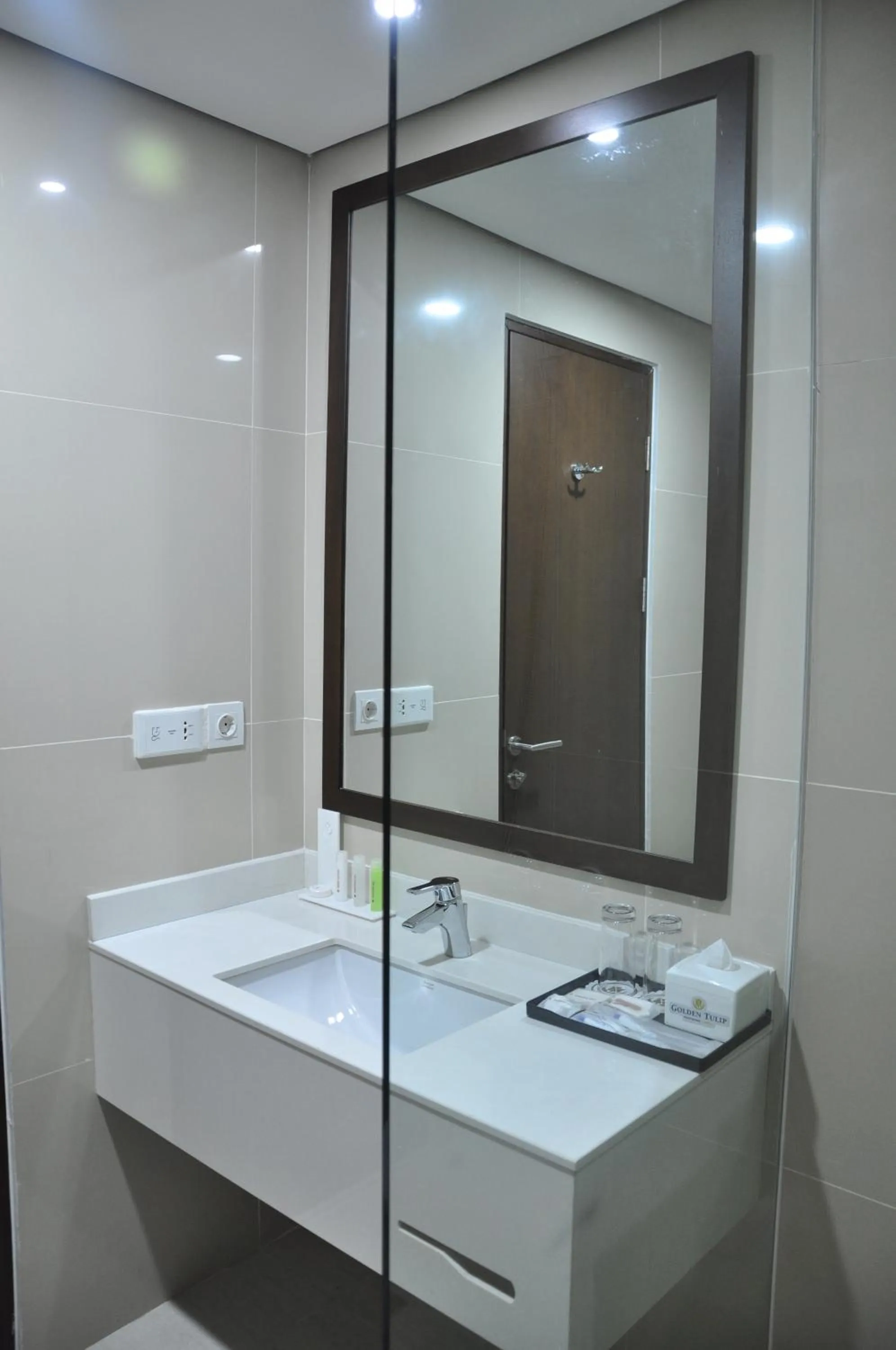 Bathroom in Golden Tulip Pontianak