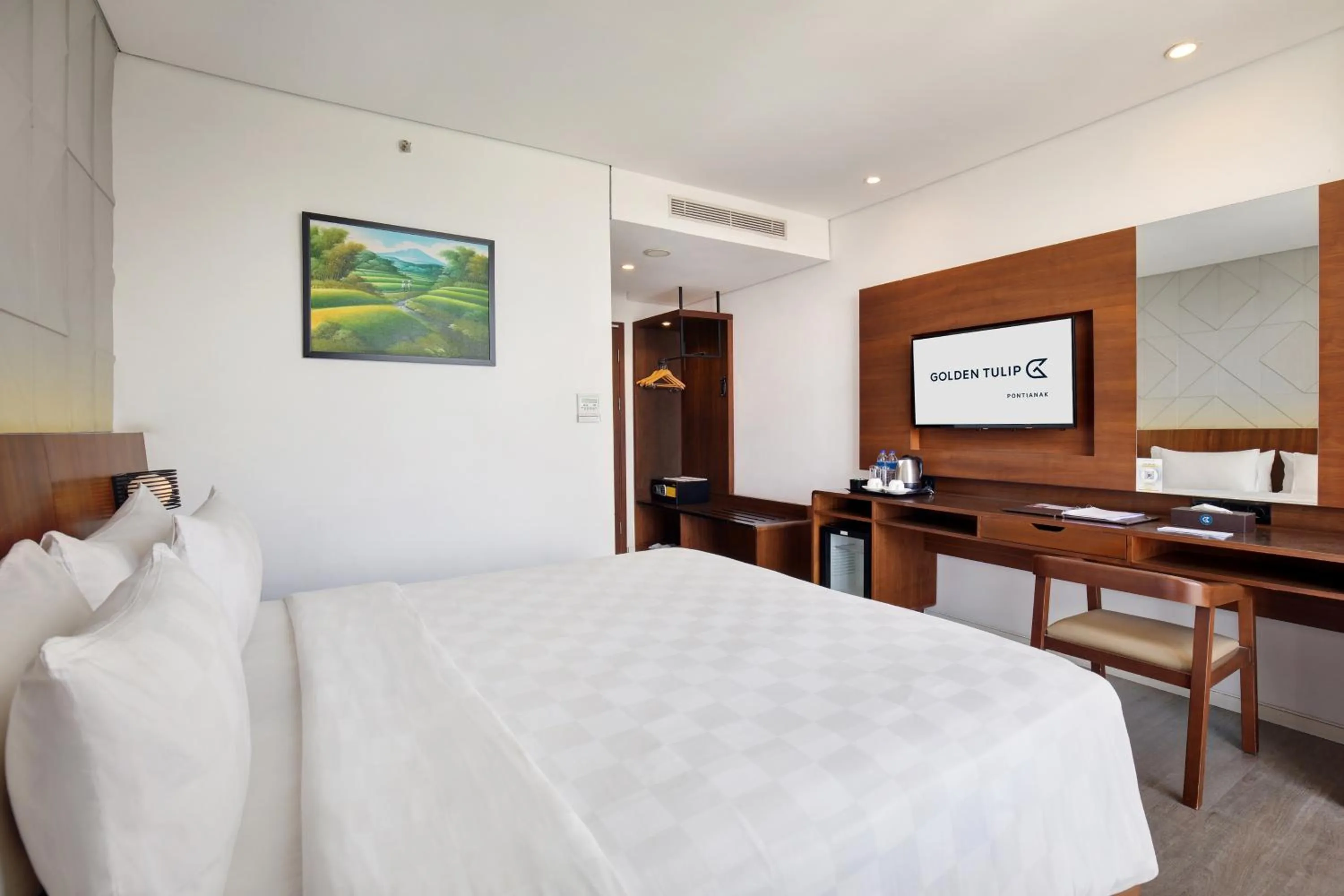 Bed in Golden Tulip Pontianak
