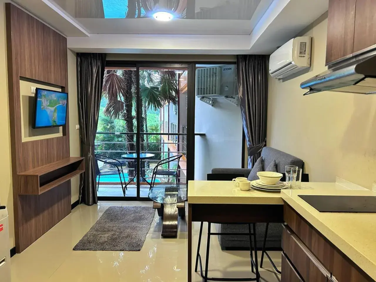 One-Bedroom Apartment in Nai Harn Condominium One-Bedroom Apartment in Nai Harn Condominium