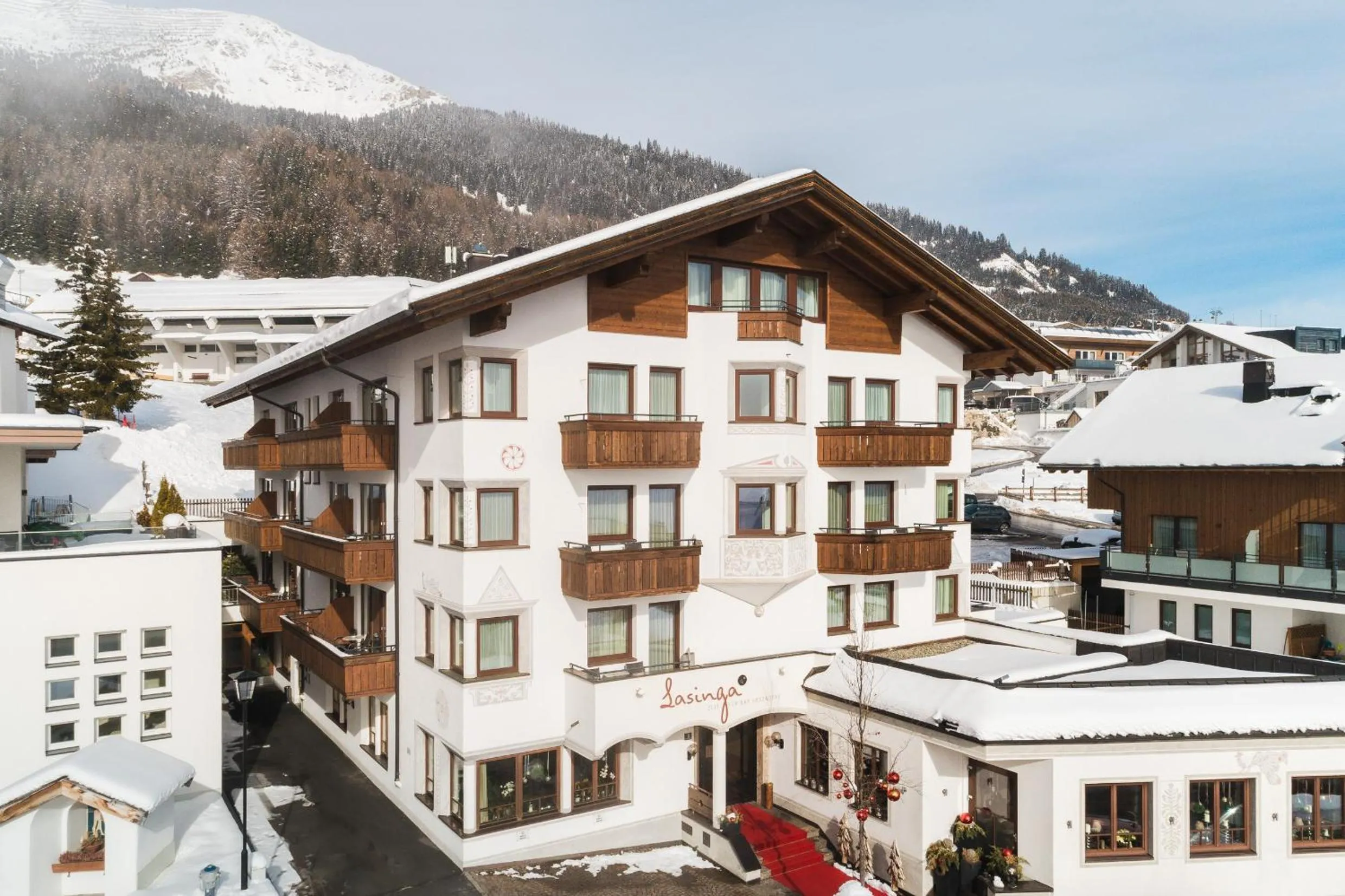 Property building in Lasinga