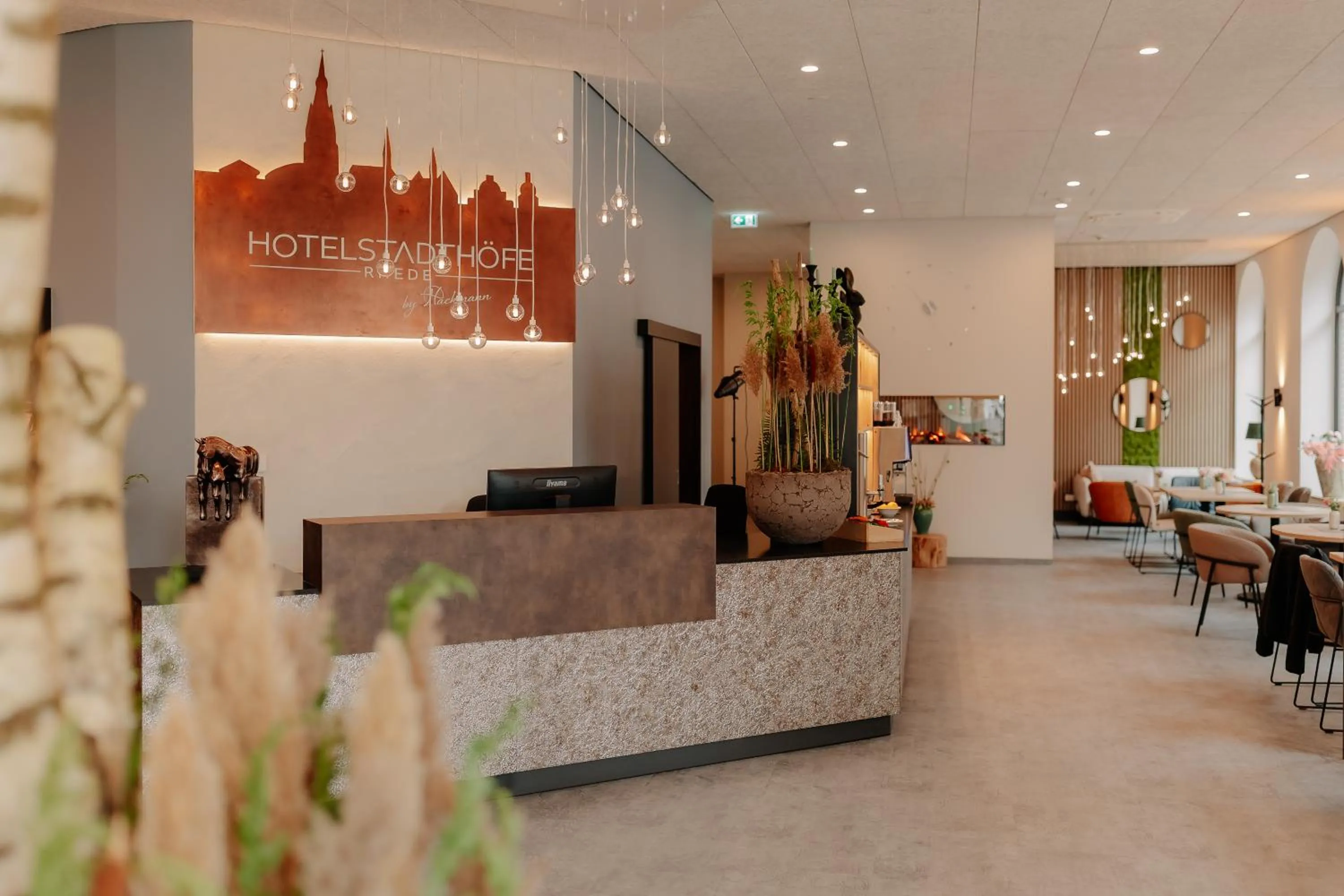 Lobby or reception in Stadthöfe Rhede by Hackmann