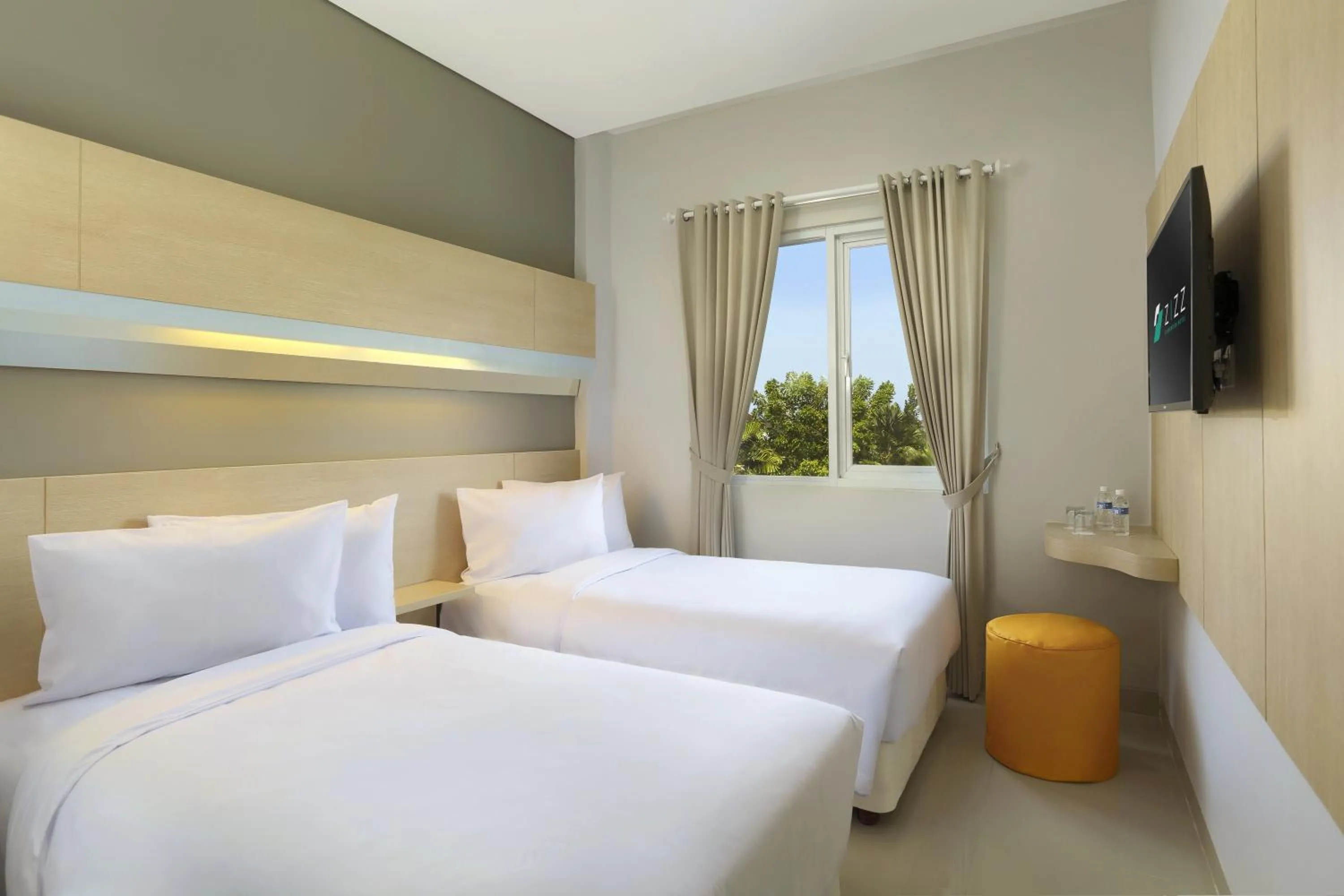 Bedroom, Bed in Zizz Convention Hotel