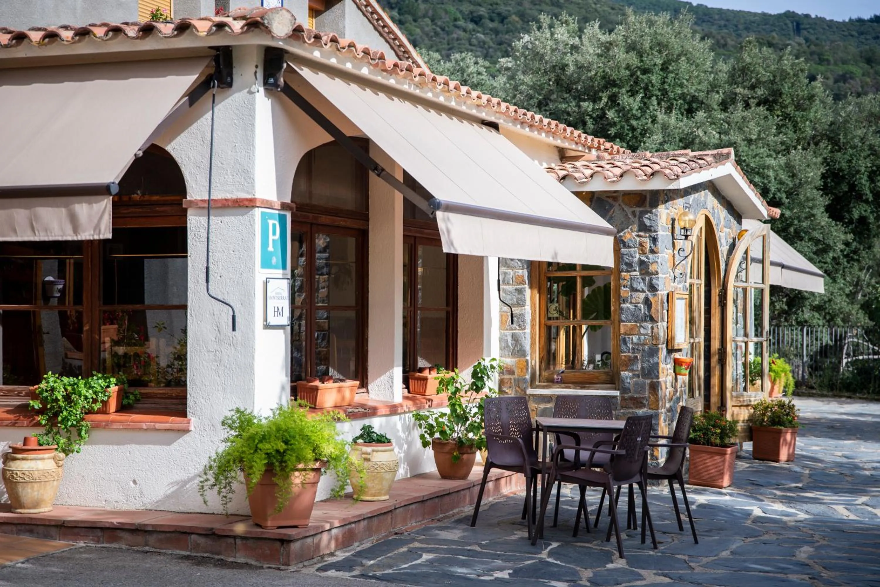 Property building in Hostal Montserrat