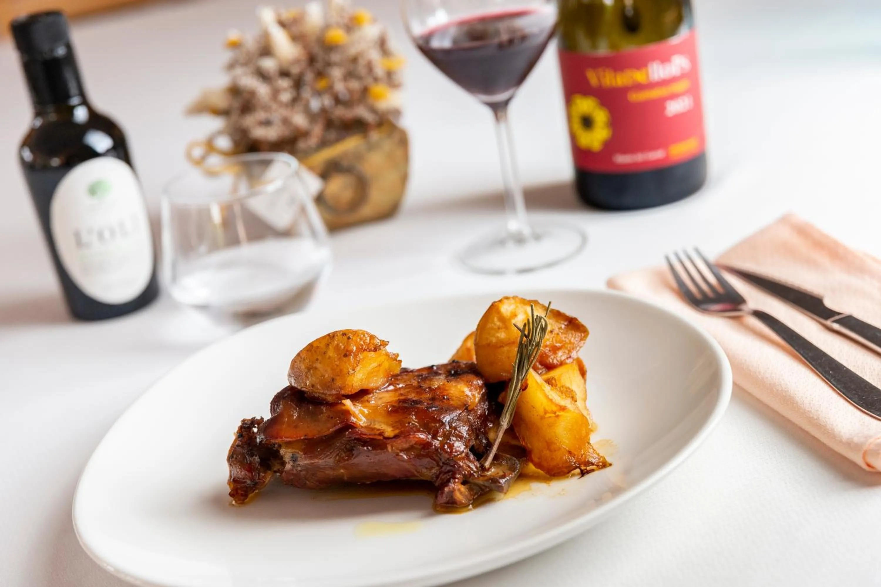 Restaurant/places to eat in Hostal Montserrat