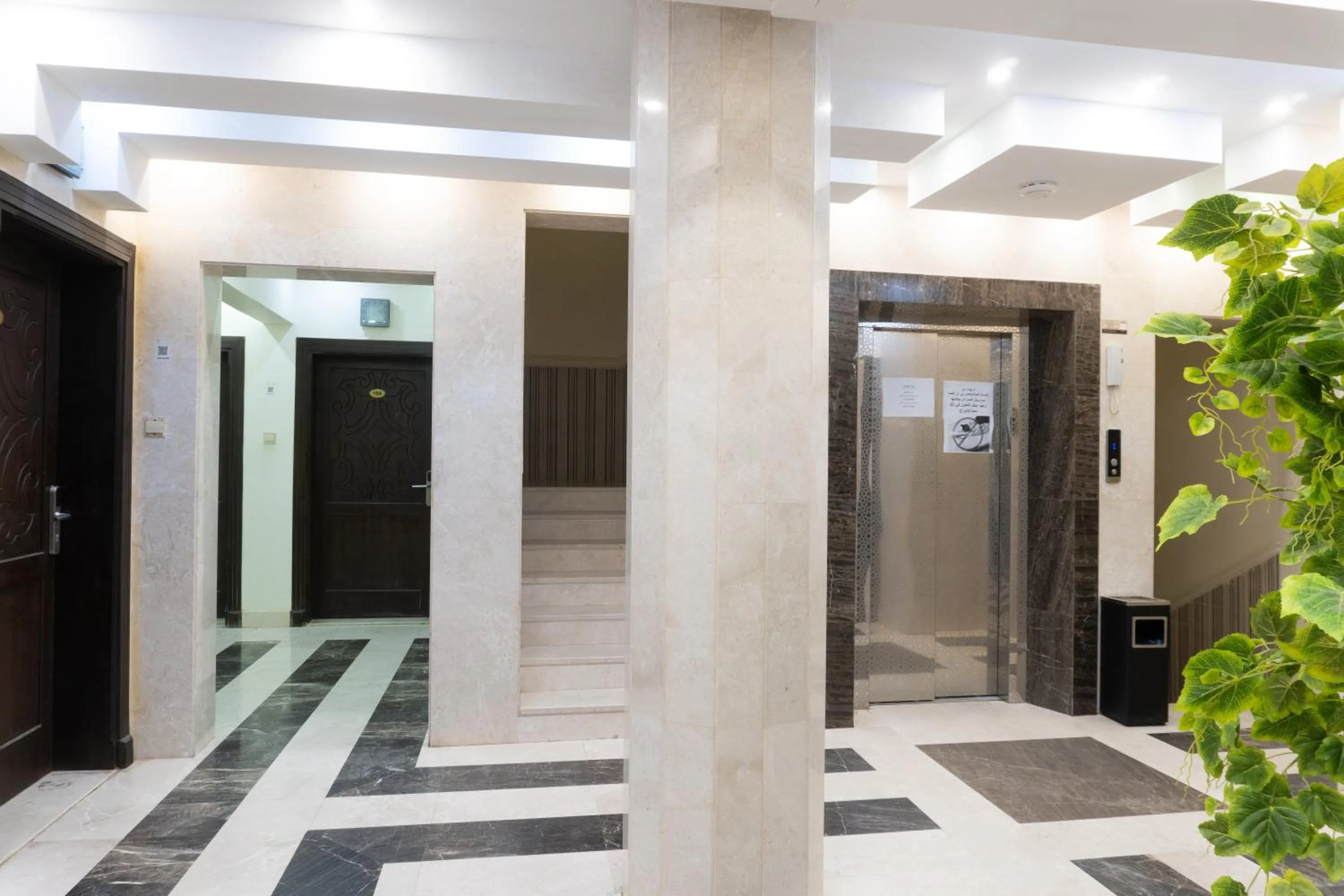 elevator in Dyar Sultana - 10 Mins Drive to Al Masjed Al Nabwi