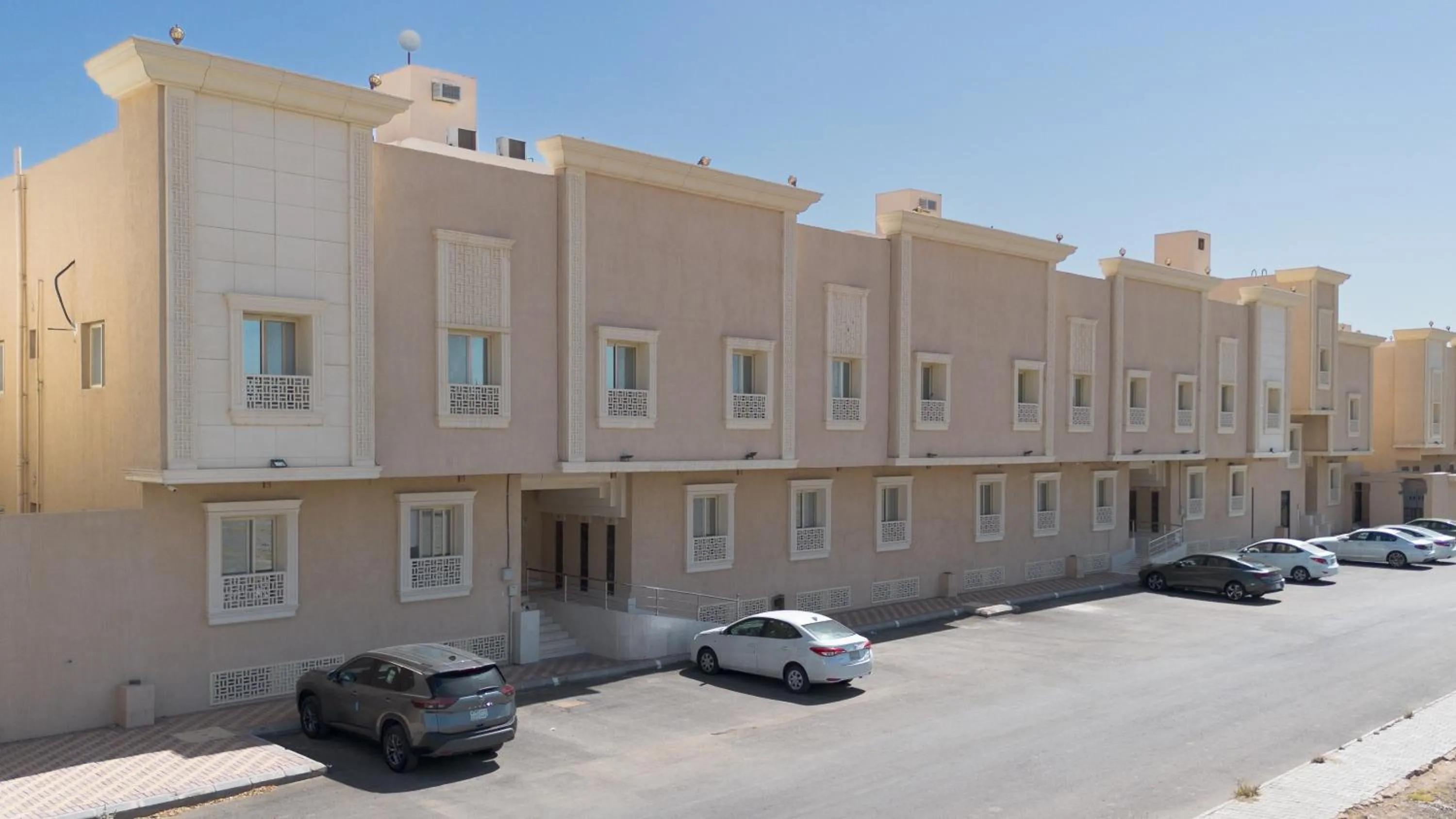 Property building in Dyar Sultana - 10 Mins Drive to Al Masjed Al Nabwi