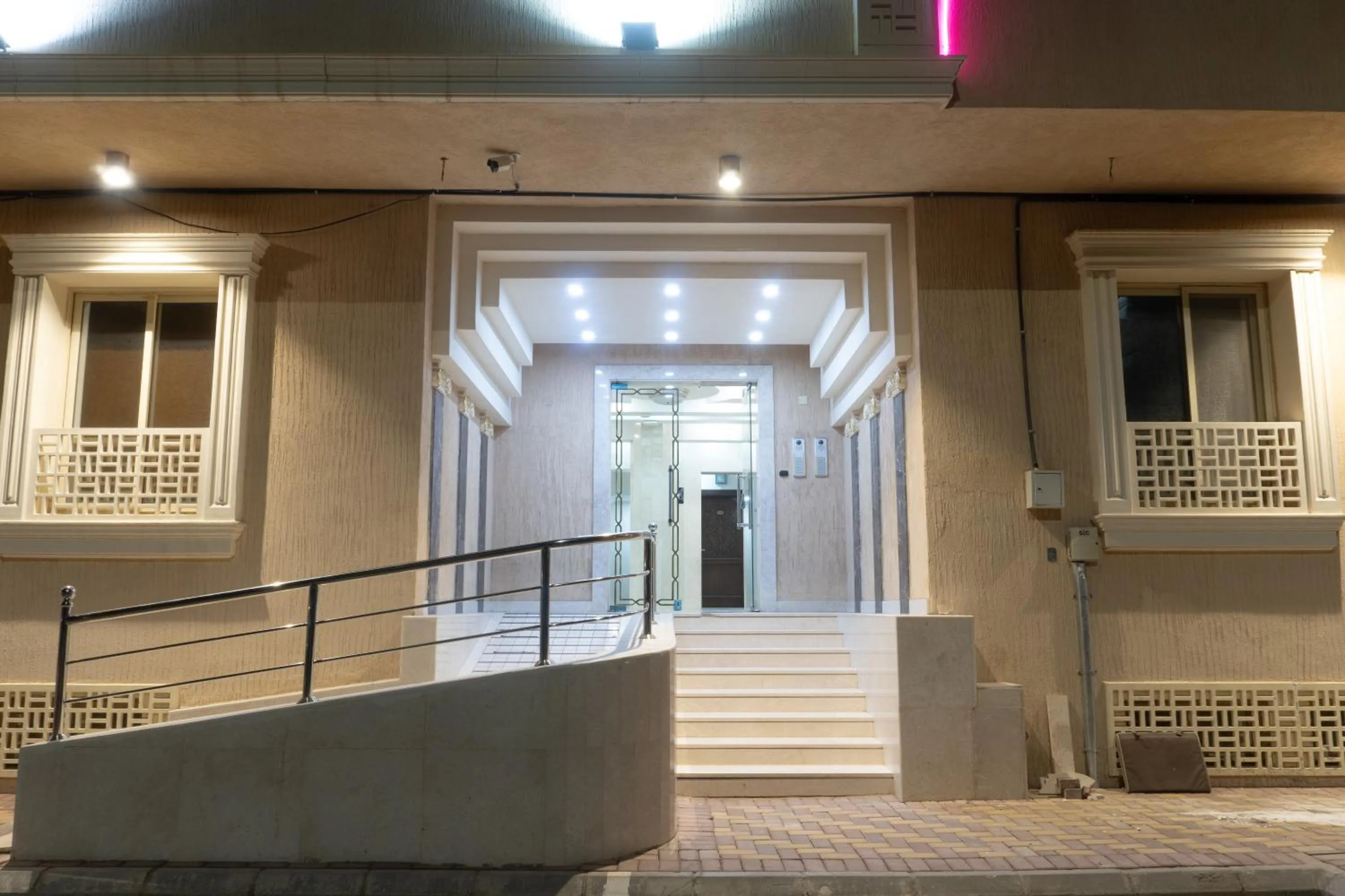 Property building in Dyar Sultana - 10 Mins Drive to Al Masjed Al Nabwi