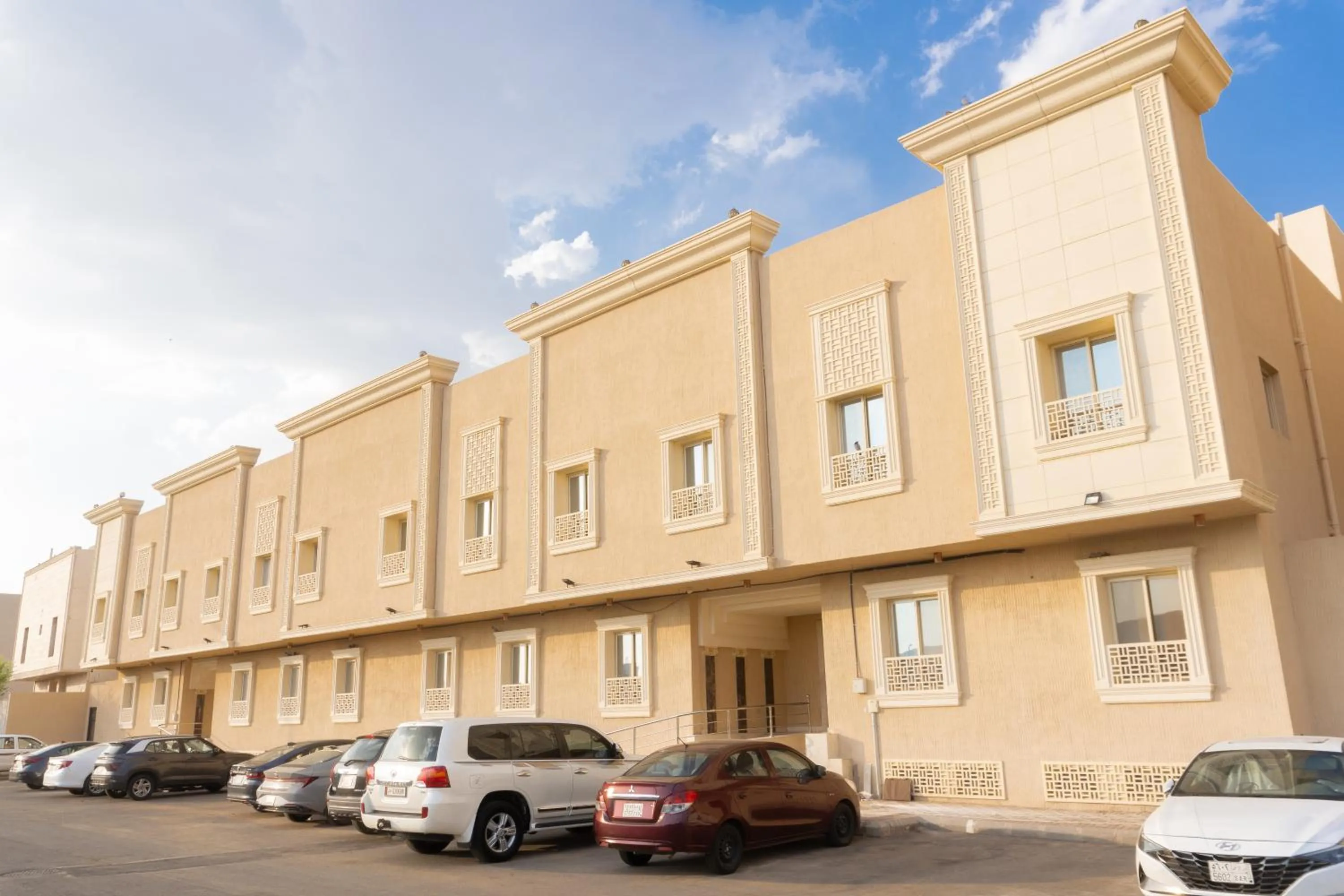 Property building in Dyar Sultana - 10 Mins Drive to Al Masjed Al Nabwi