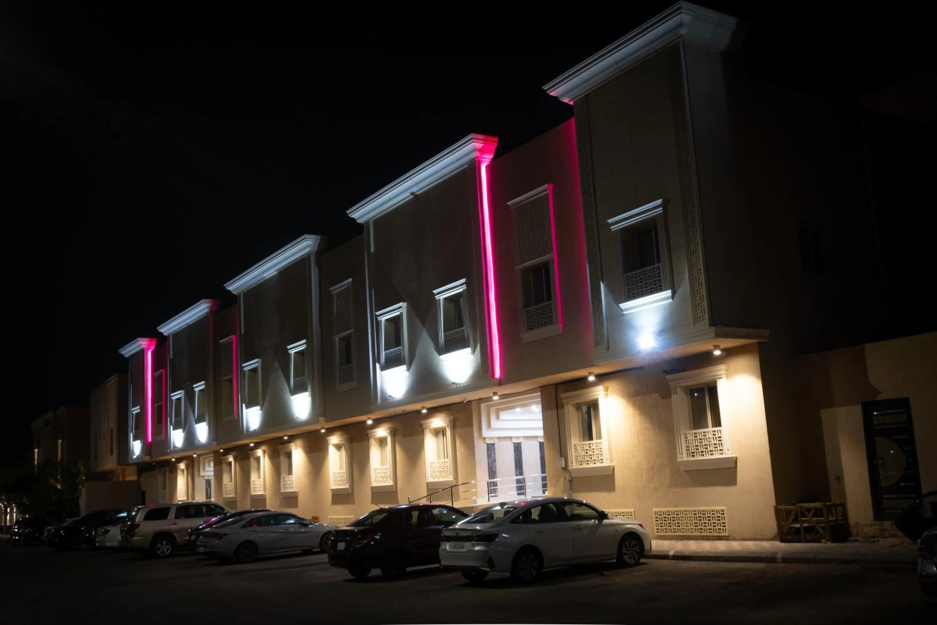 Property building in Dyar Sultana - 10 Mins Drive to Al Masjed Al Nabwi